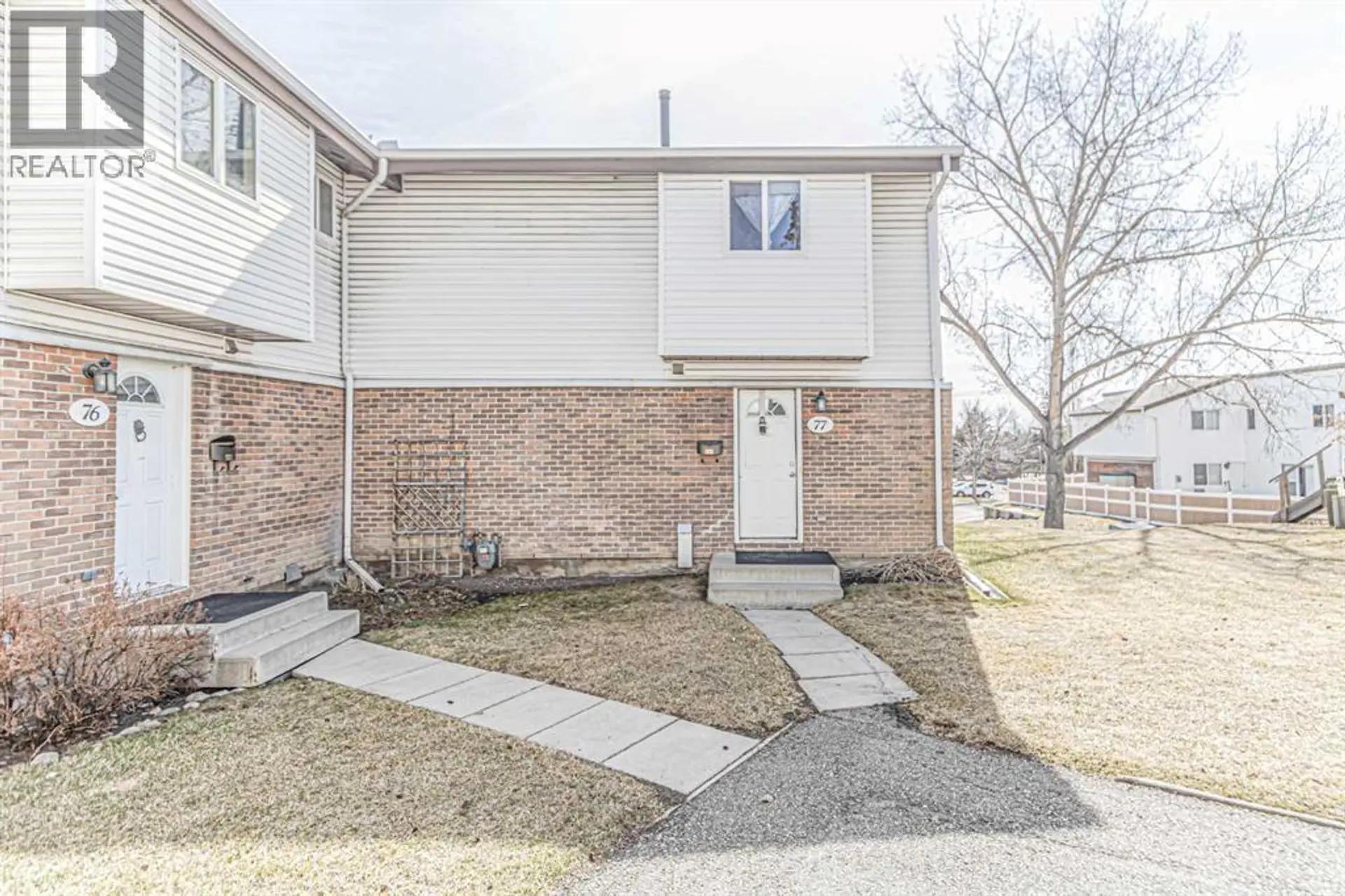 #77 5103 35 Avenue SW - Image 2