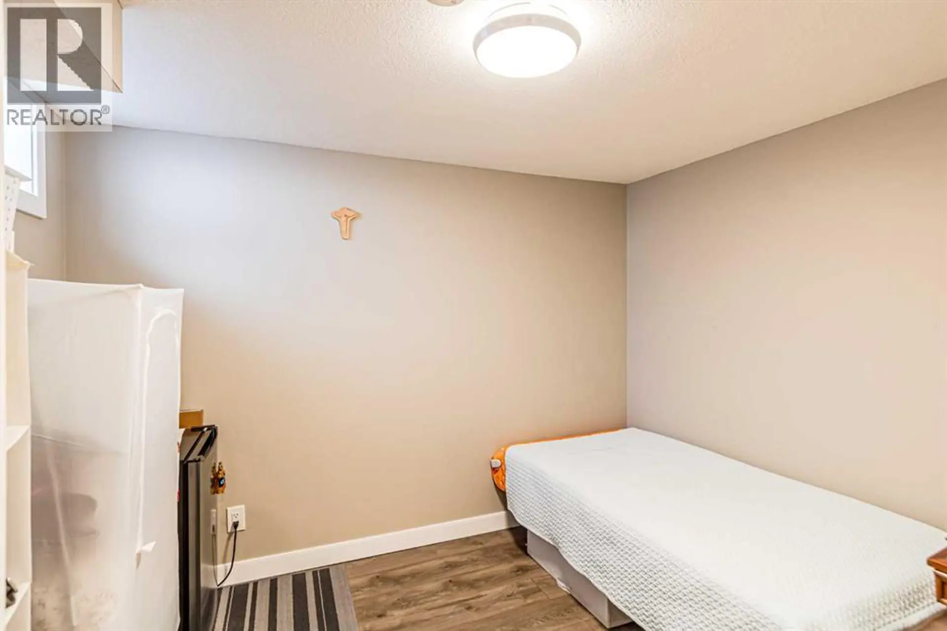 #77 5103 35 Avenue SW - Image 13