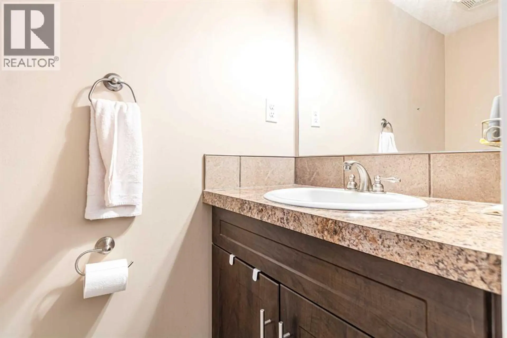 #77 5103 35 Avenue SW - Image 16