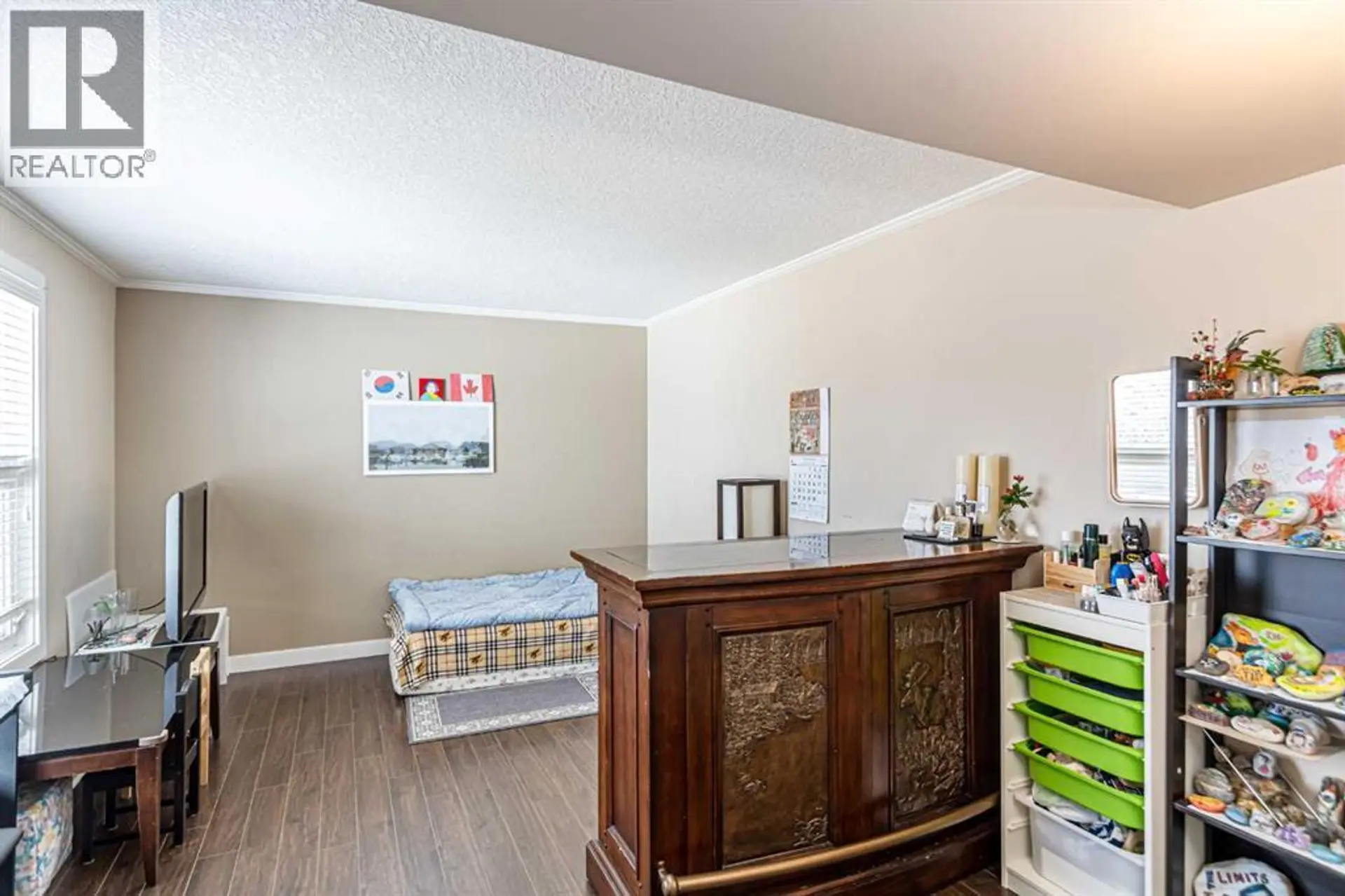 #77 5103 35 Avenue SW - Image 3