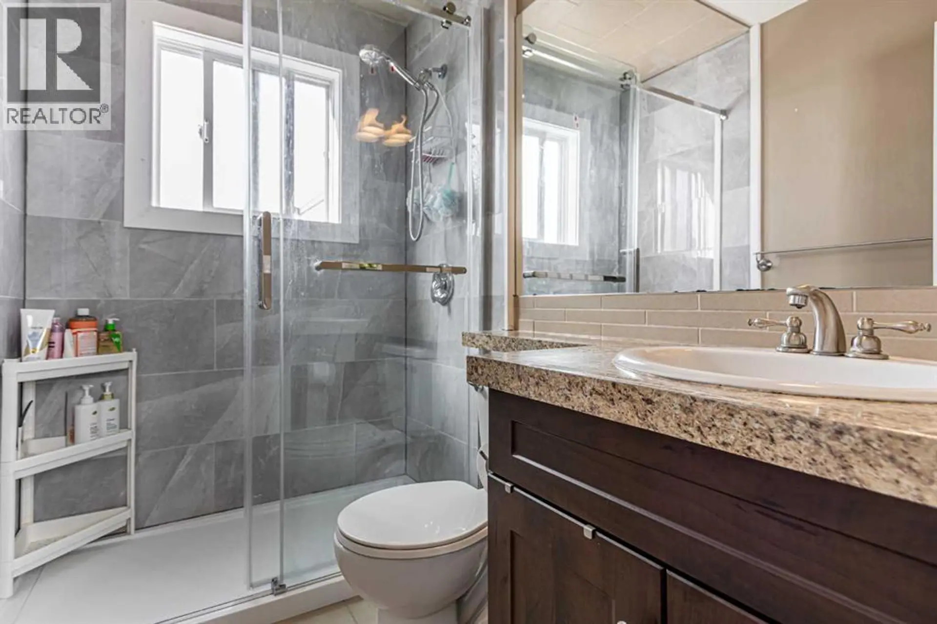 #77 5103 35 Avenue SW - Image 17