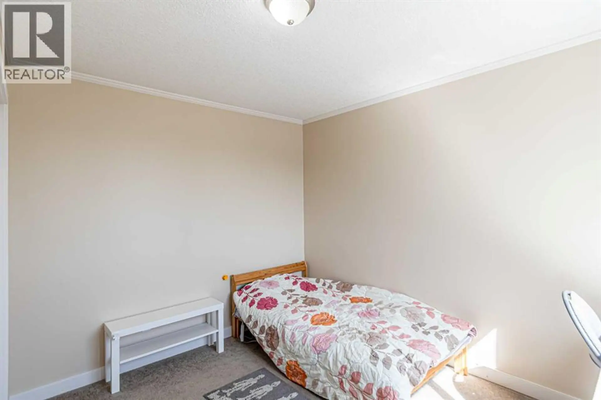 #77 5103 35 Avenue SW - Image 8