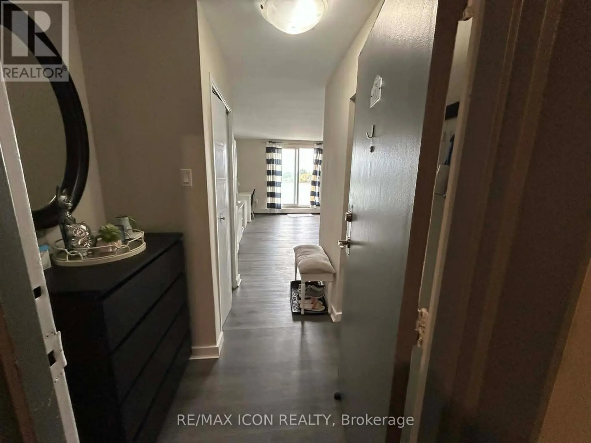 #810 573 MORNINGTON AVENUE - Image 2