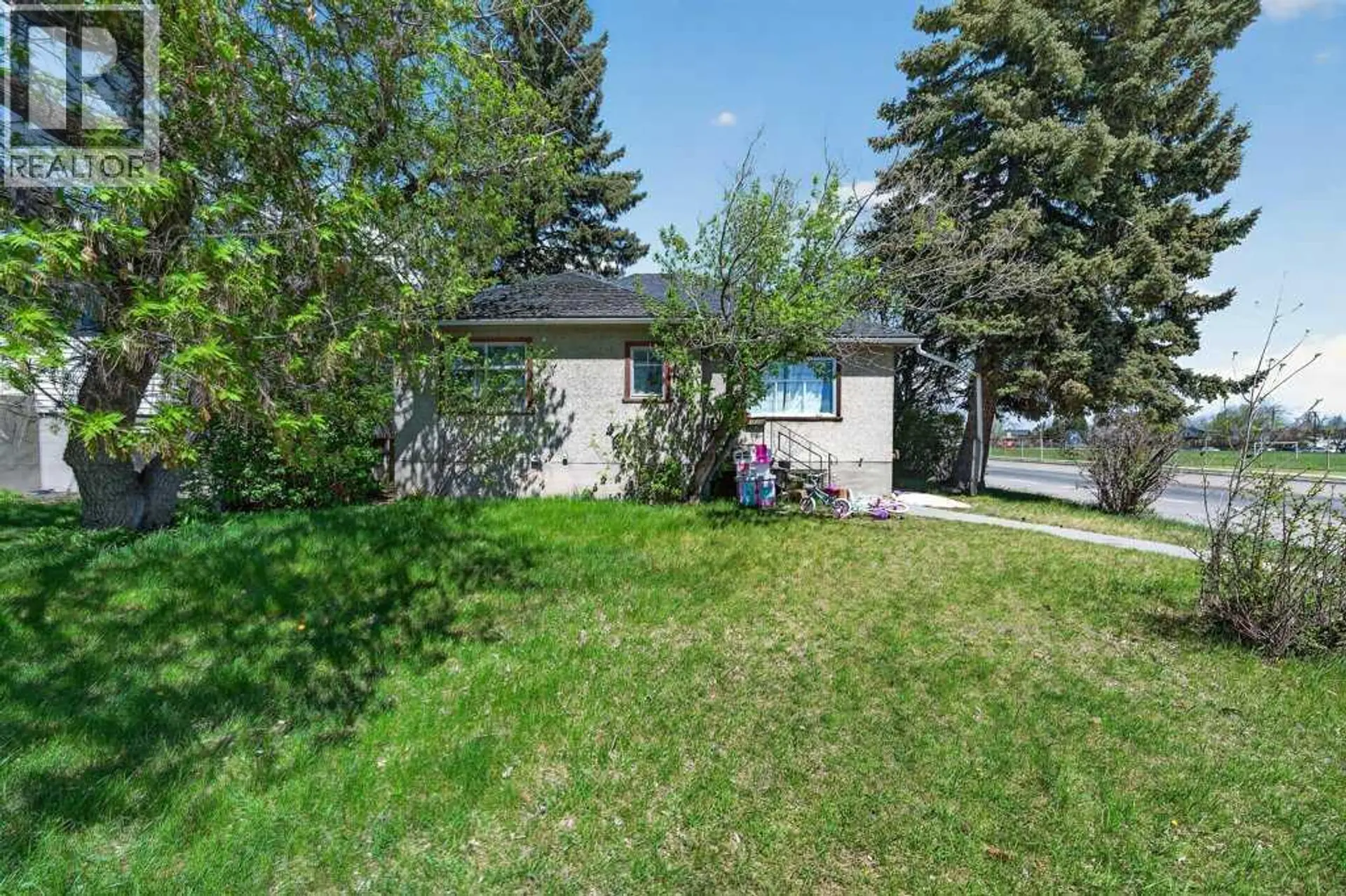 1102 21 Avenue NW - Image 4