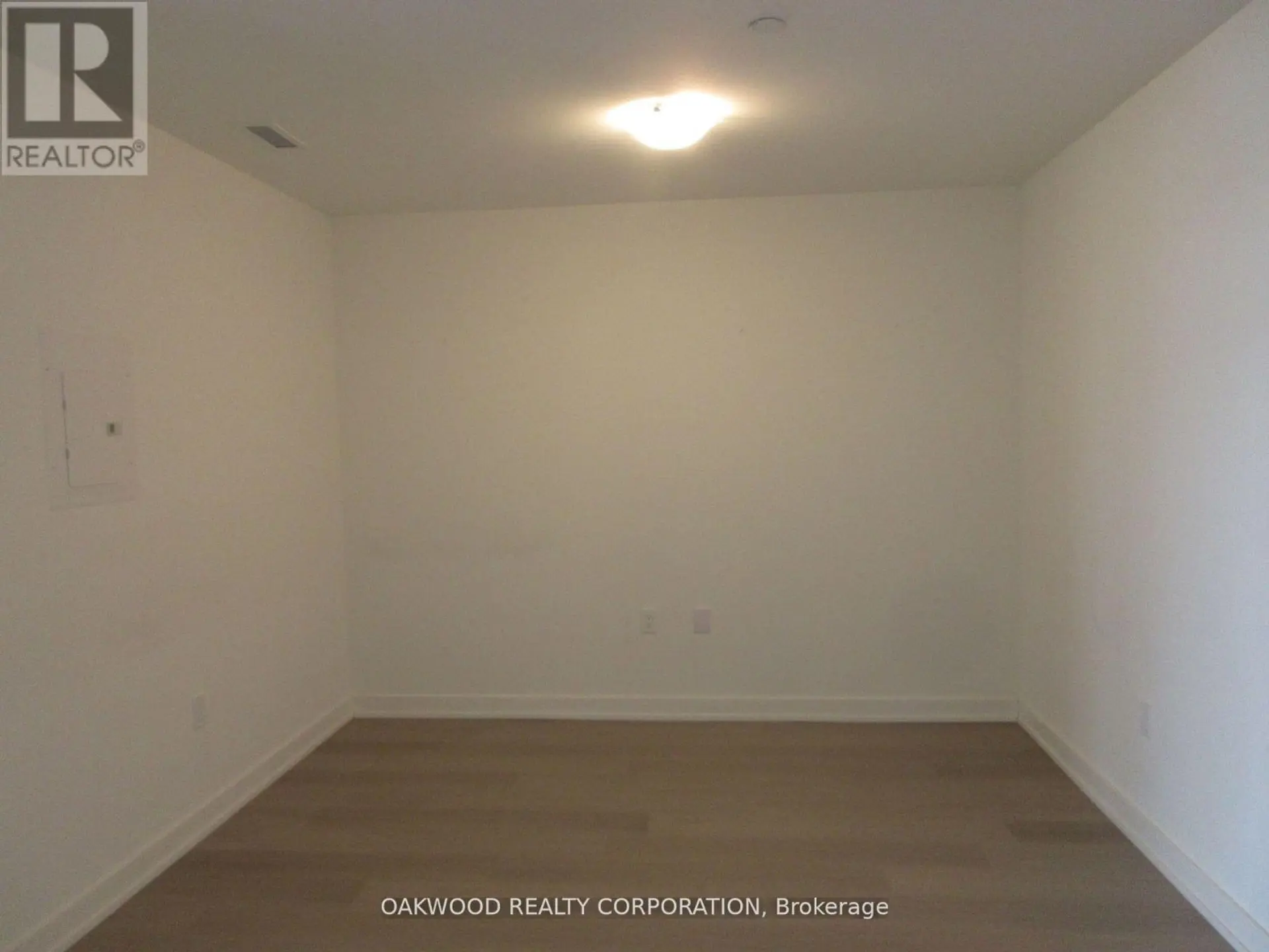 #512 859 THE QUEENSWAY - Image 9