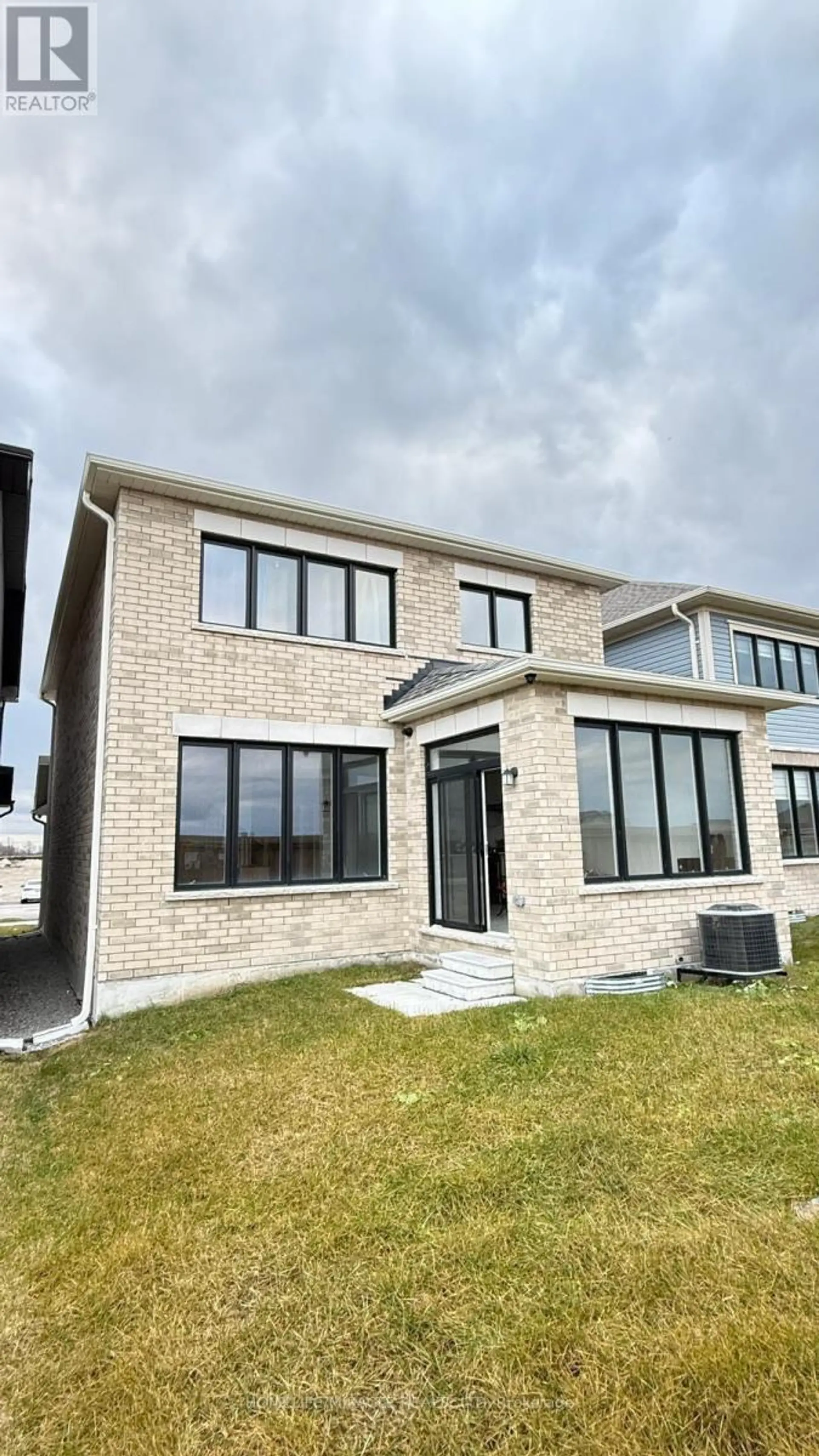 163 FENCHURCH MANOR - Image 4