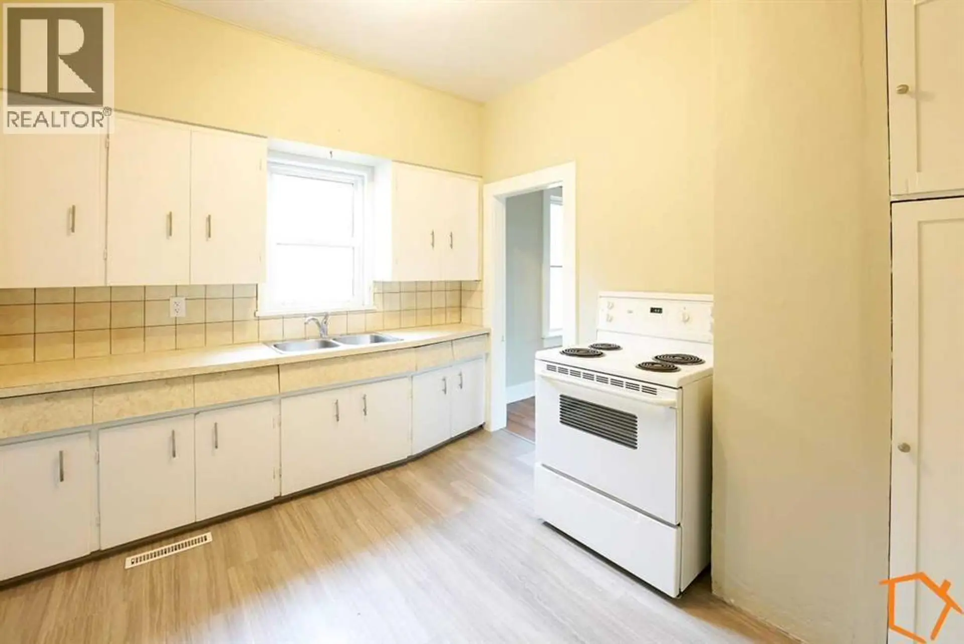 615 14 Street S - Image 10