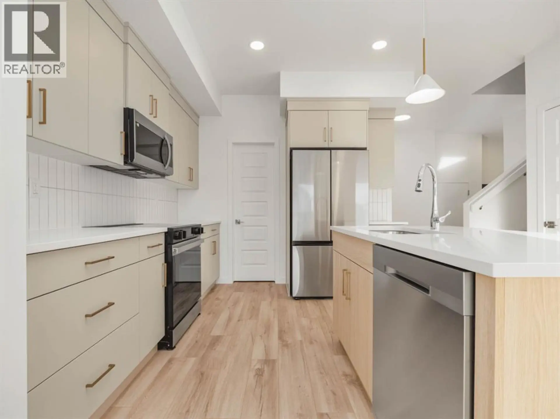 66 Miners Road W - Image 2