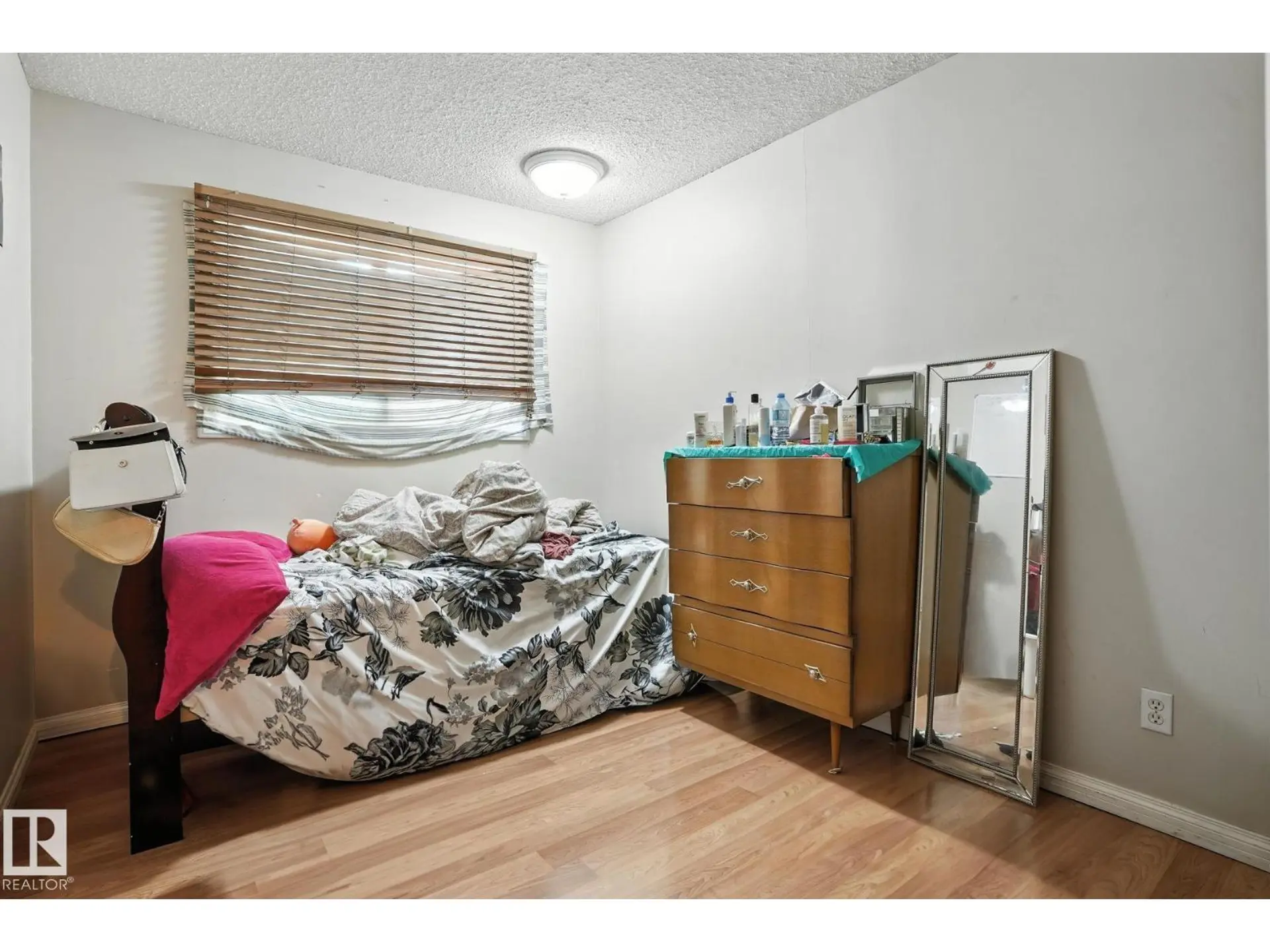 9963 171 Ave NW - Image 13