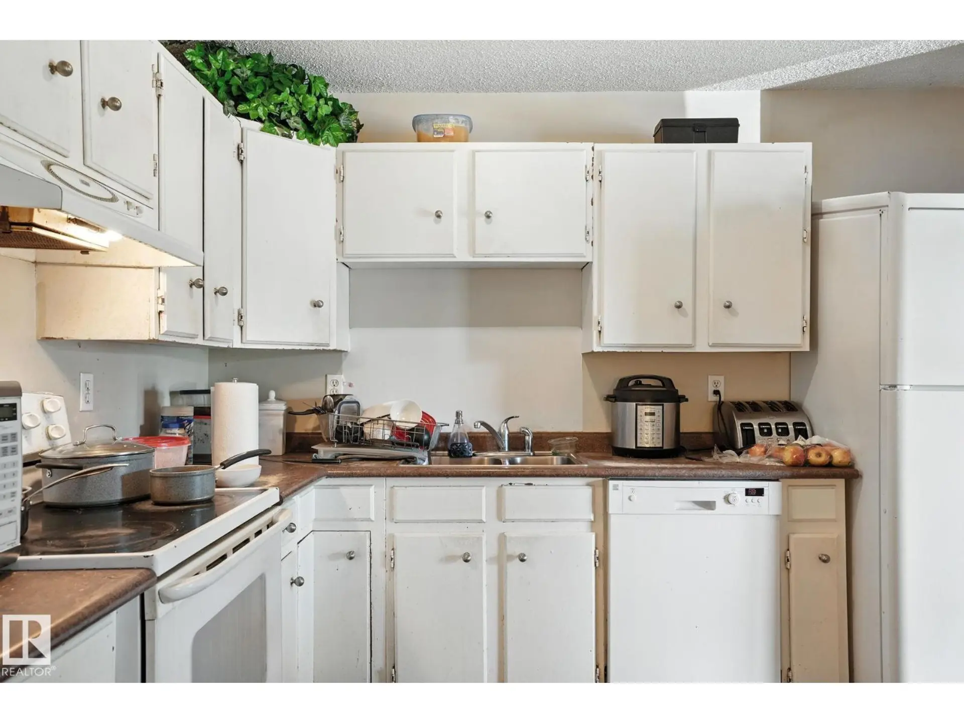 9963 171 Ave NW - Image 8