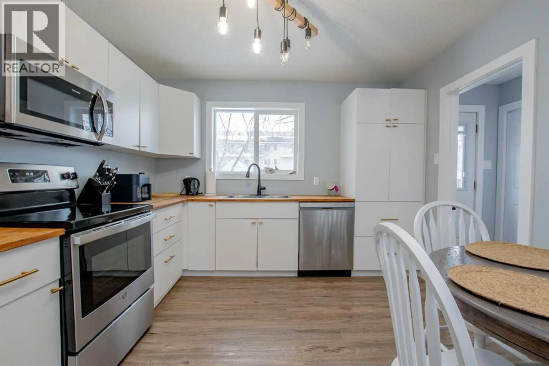 10518 102 Avenue - Image 11
