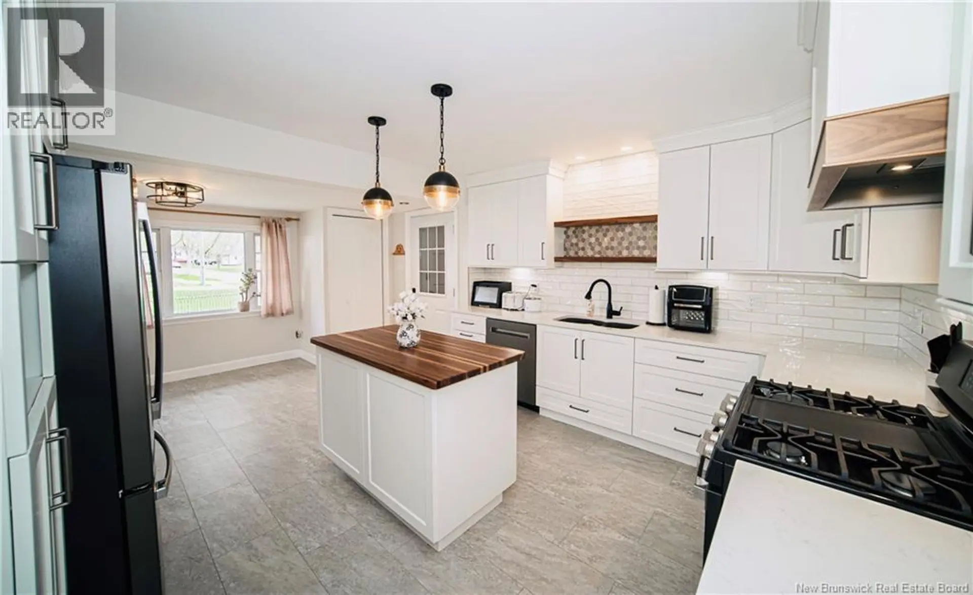 171 Sunset Drive - Image 2