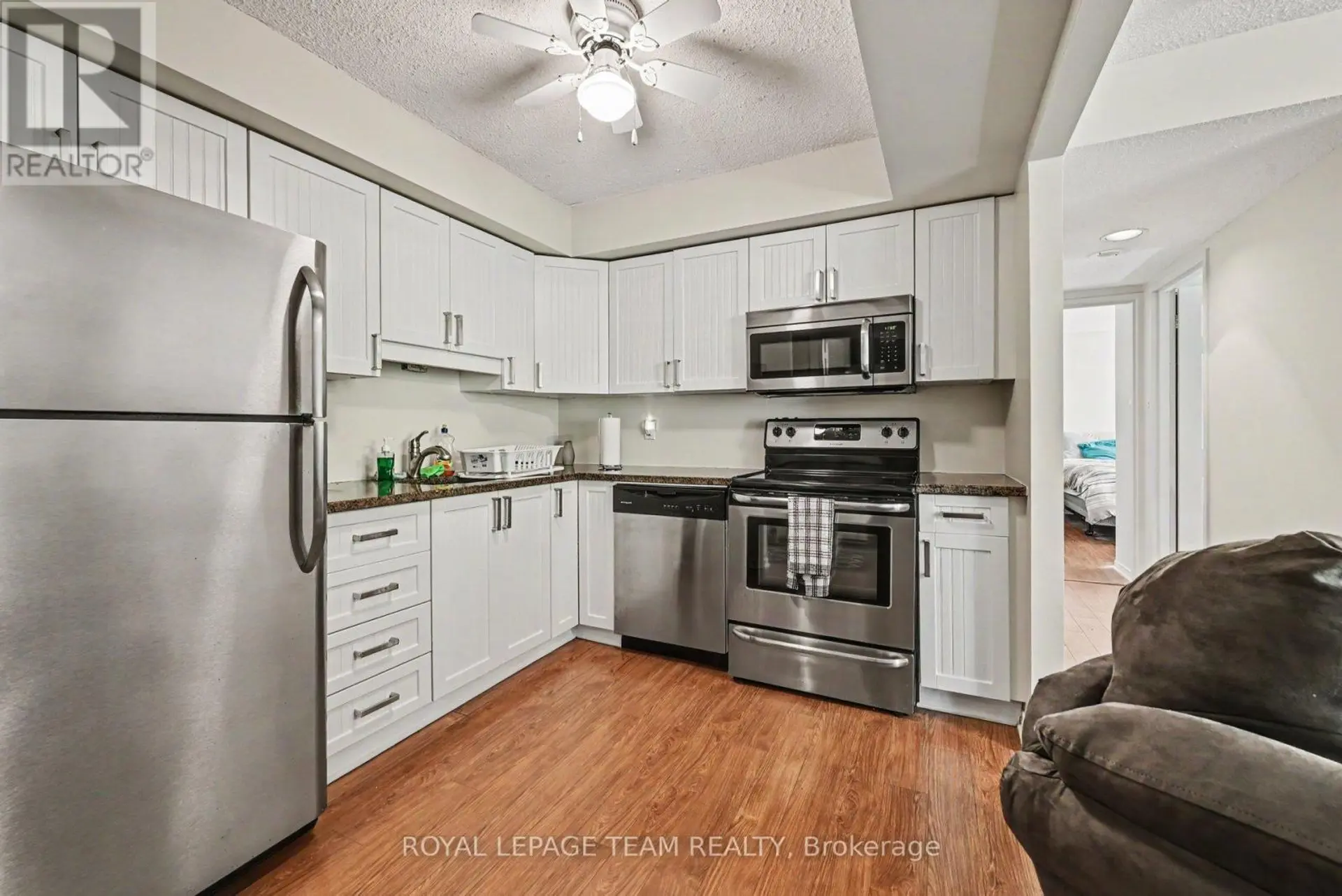 #404 199 KENT STREET - Image 15