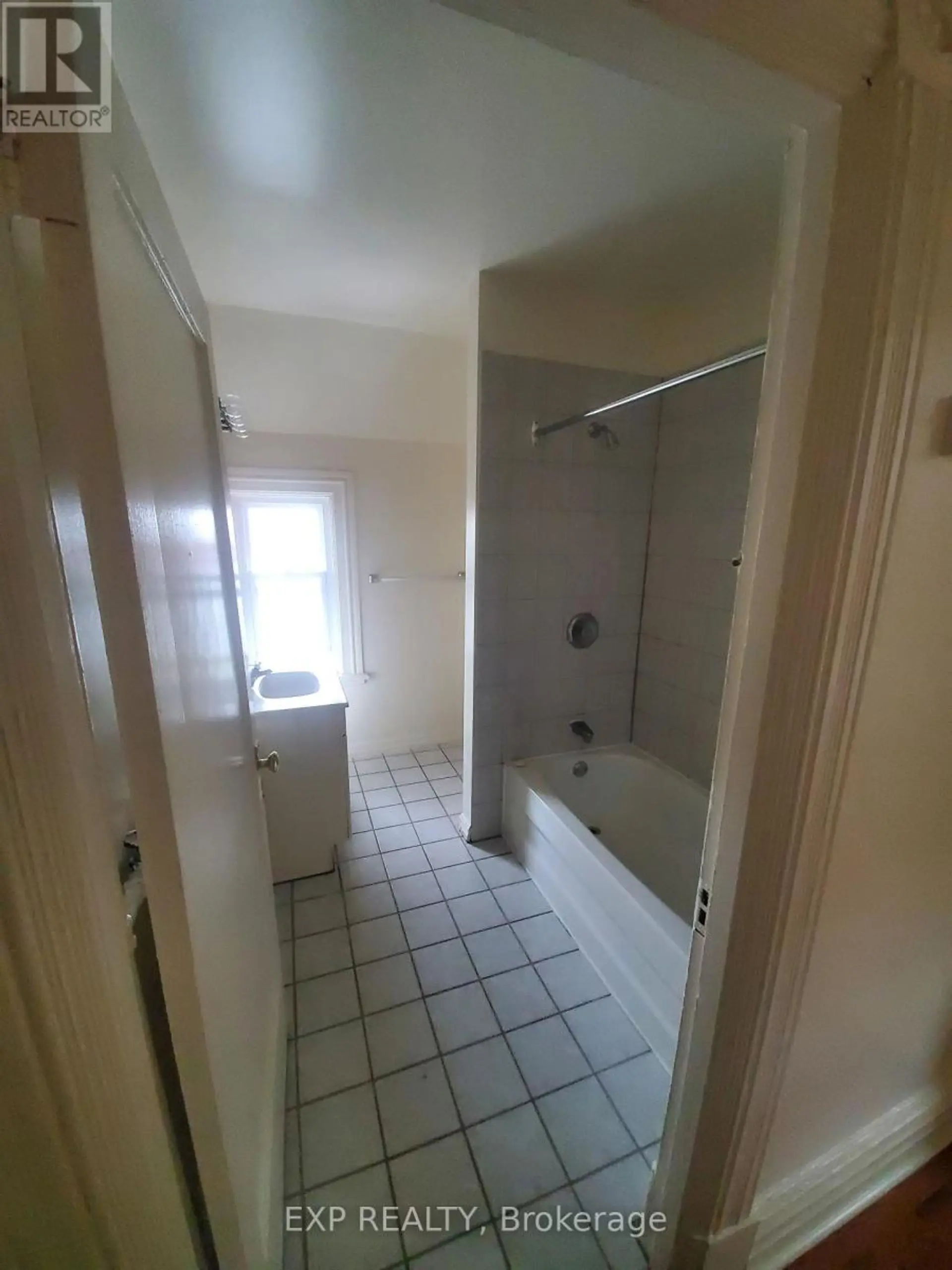 360 GILMOUR STREET - Image 6