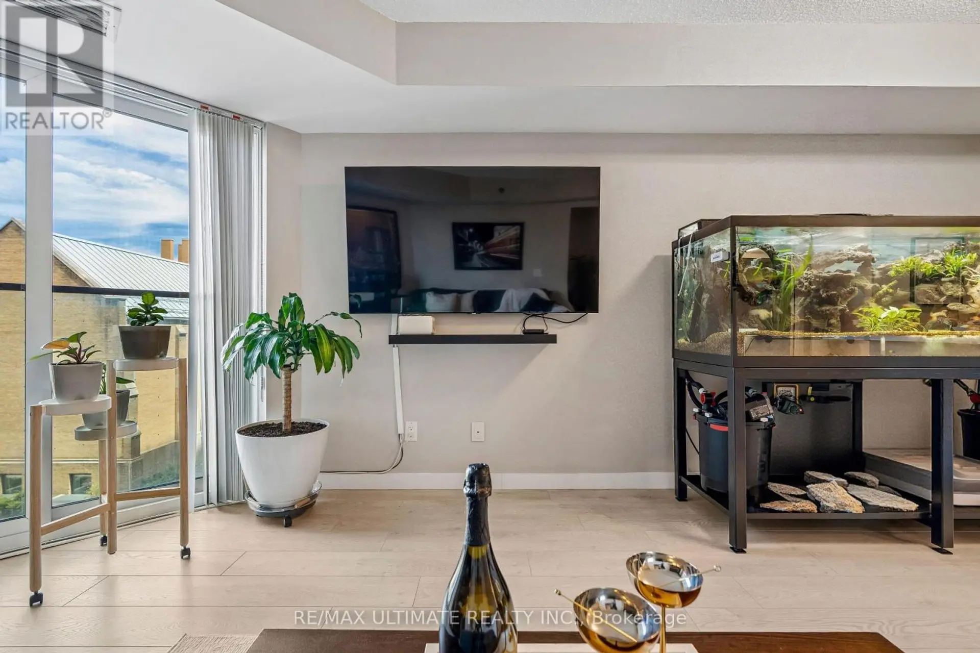 #308 35 SARANAC BOULEVARD - Image 7