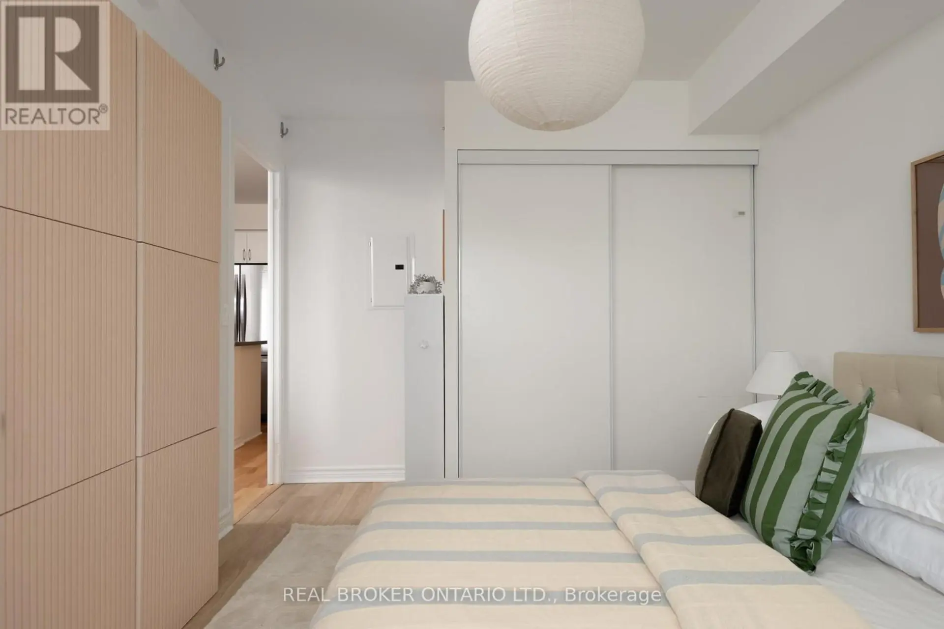 #510 35 SARANAC BOULEVARD - Image 16