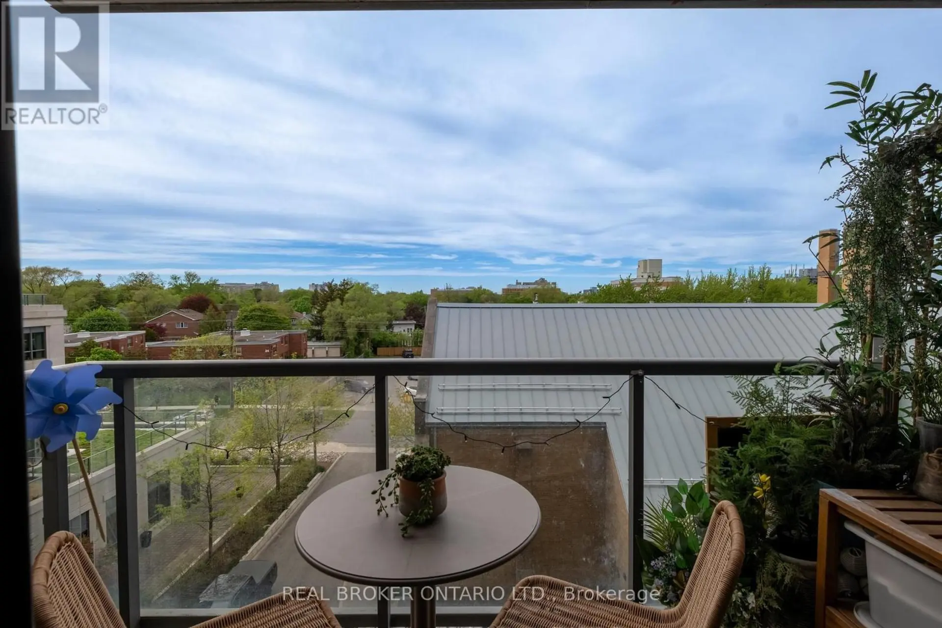 #510 35 SARANAC BOULEVARD - Image 17