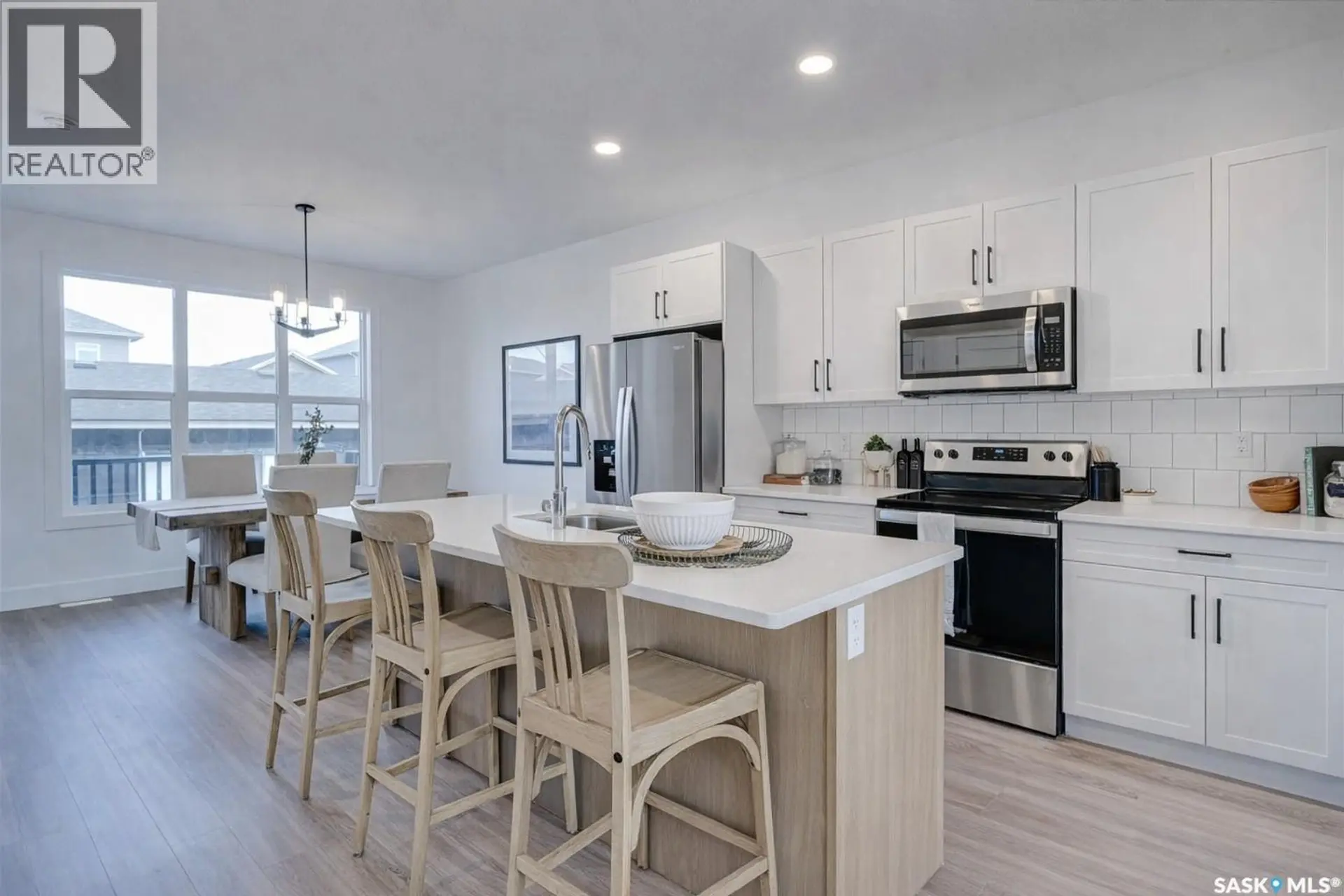 #145 Rosewood BOULEVARD E - Image 3