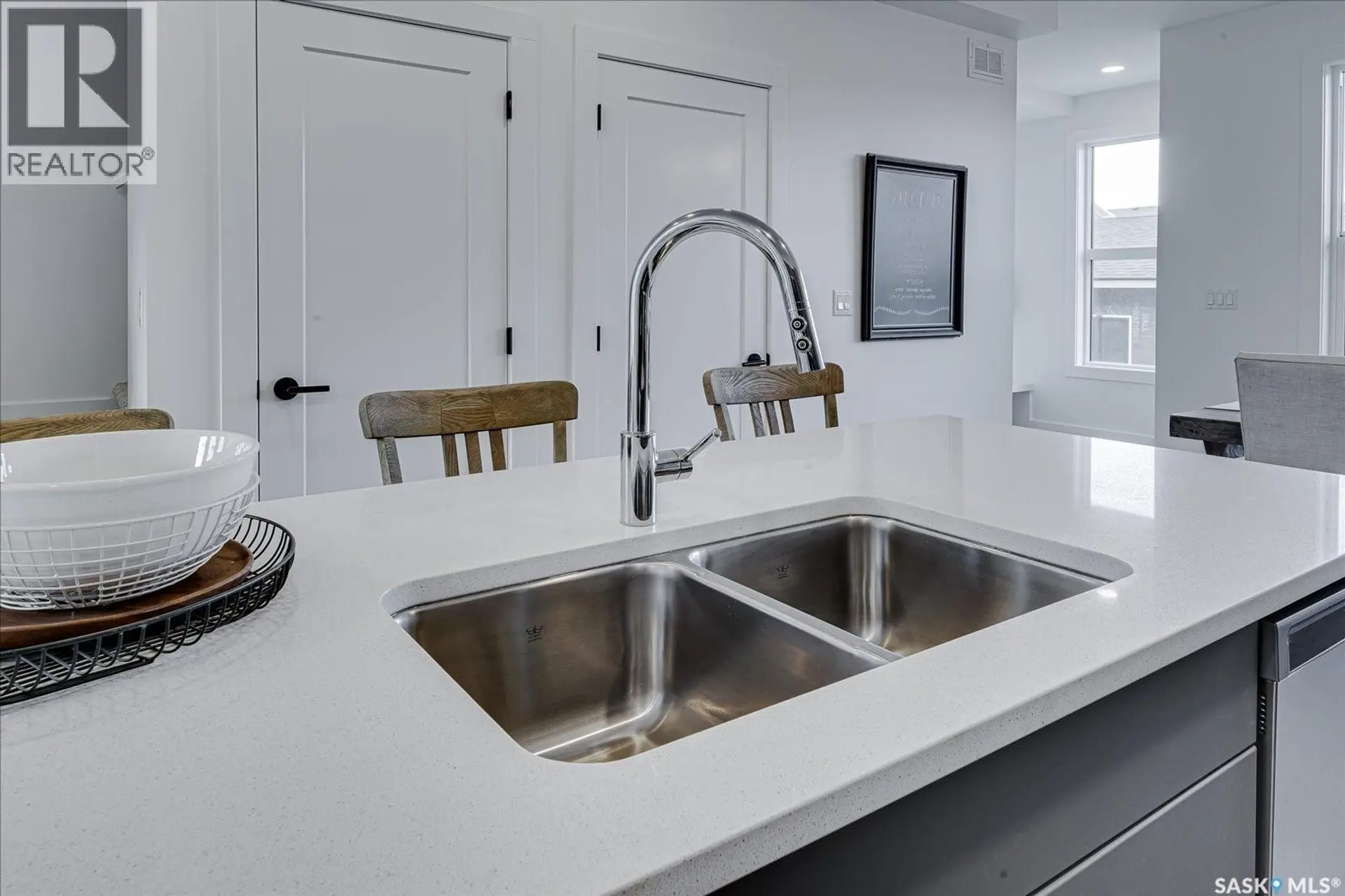 #145 Rosewood BOULEVARD E - Image 5