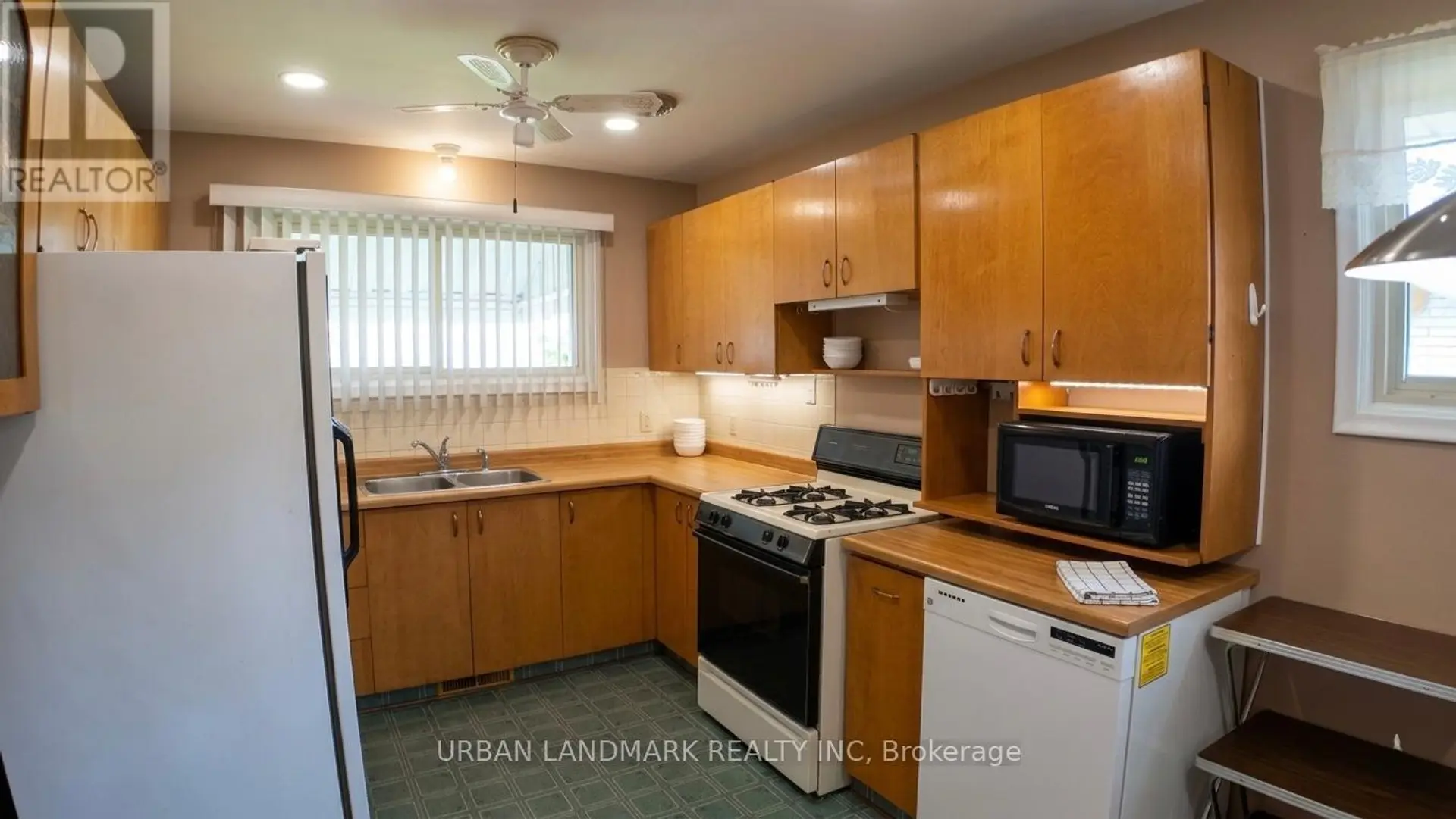 127 KEEWATIN STREET S - Image 2