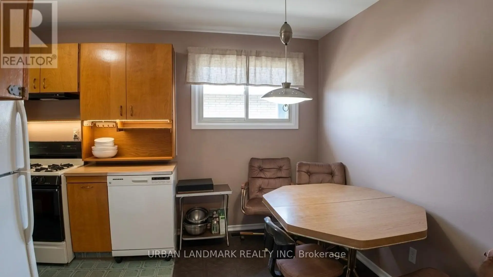 127 KEEWATIN STREET S - Image 3