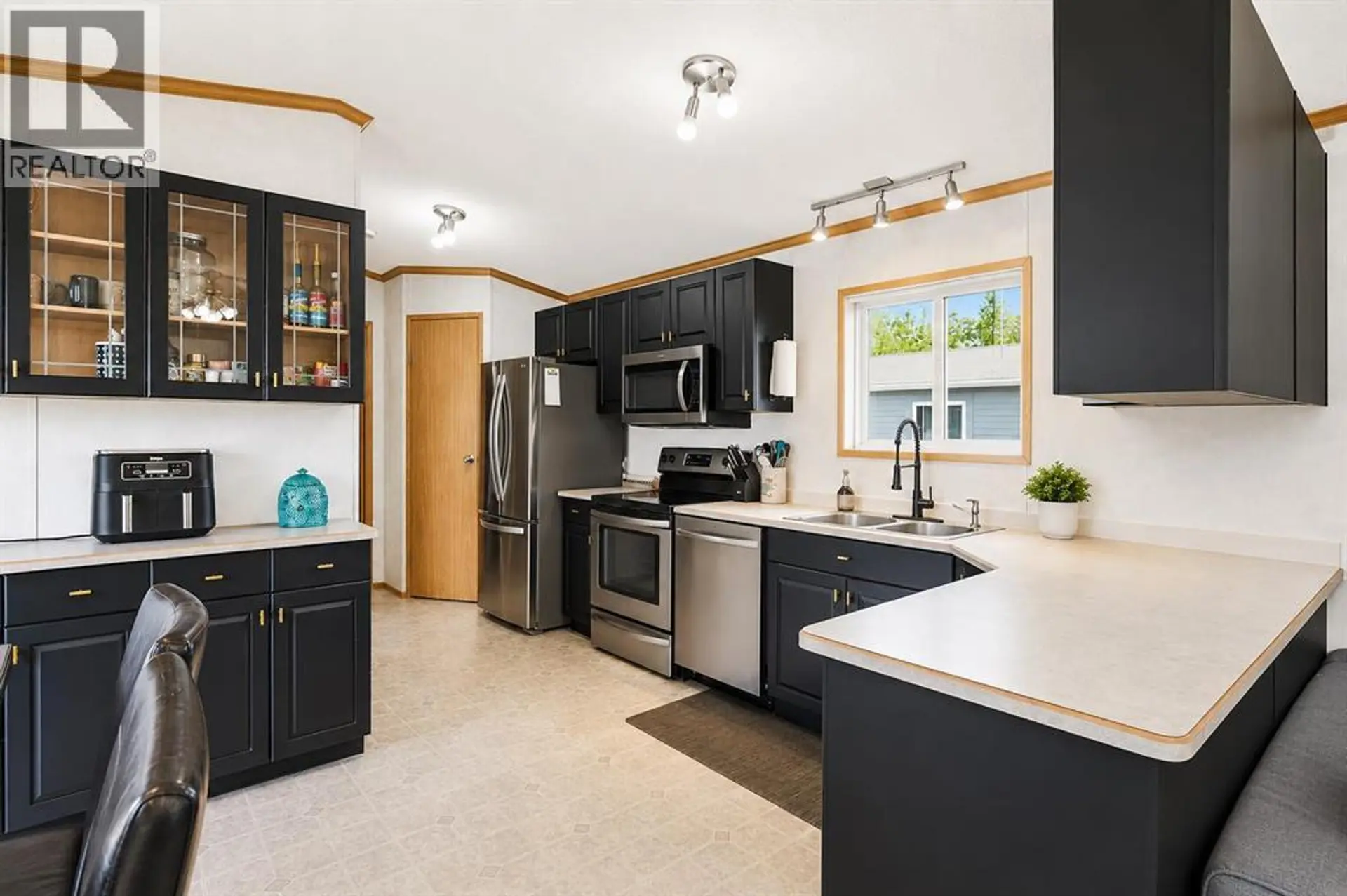 10109 95 Street - Image 8