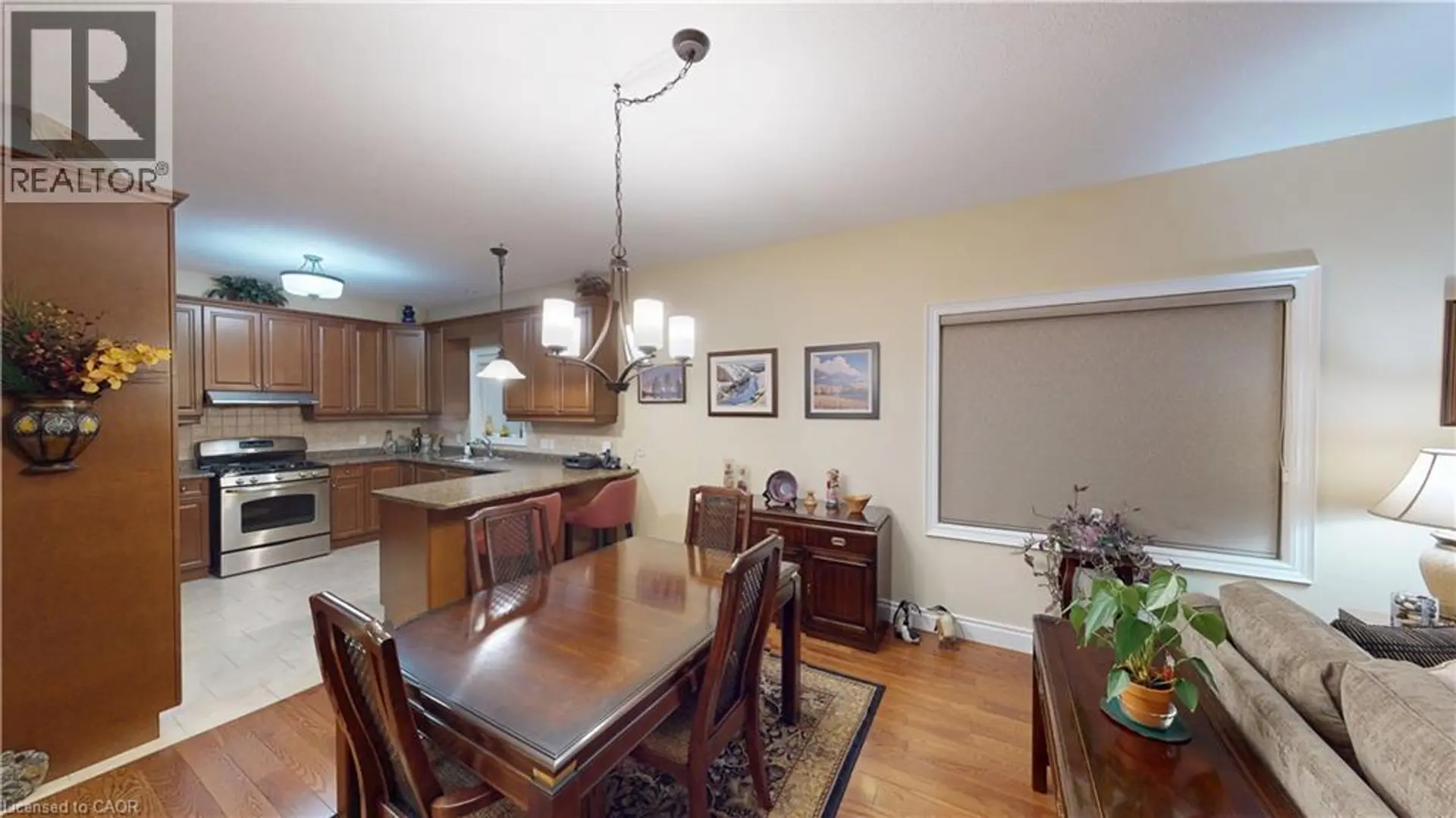 39 SHOWCASE Drive - Image 8