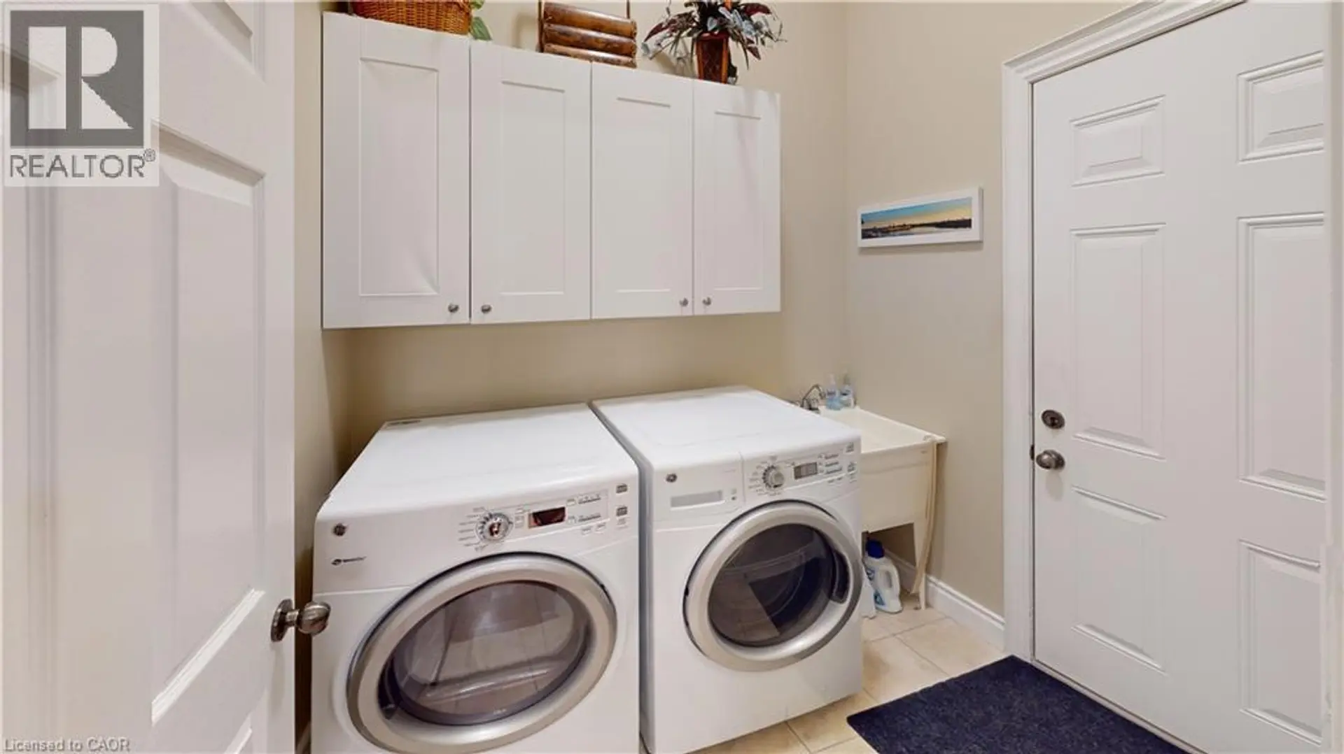 39 SHOWCASE Drive - Image 18