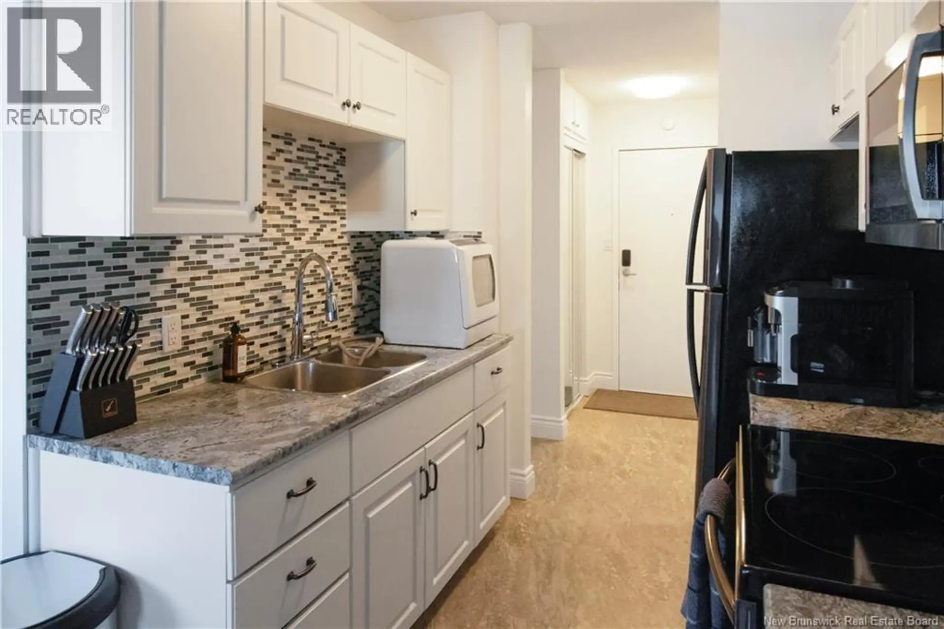 #304 310 Woodward Avenue - Image 9
