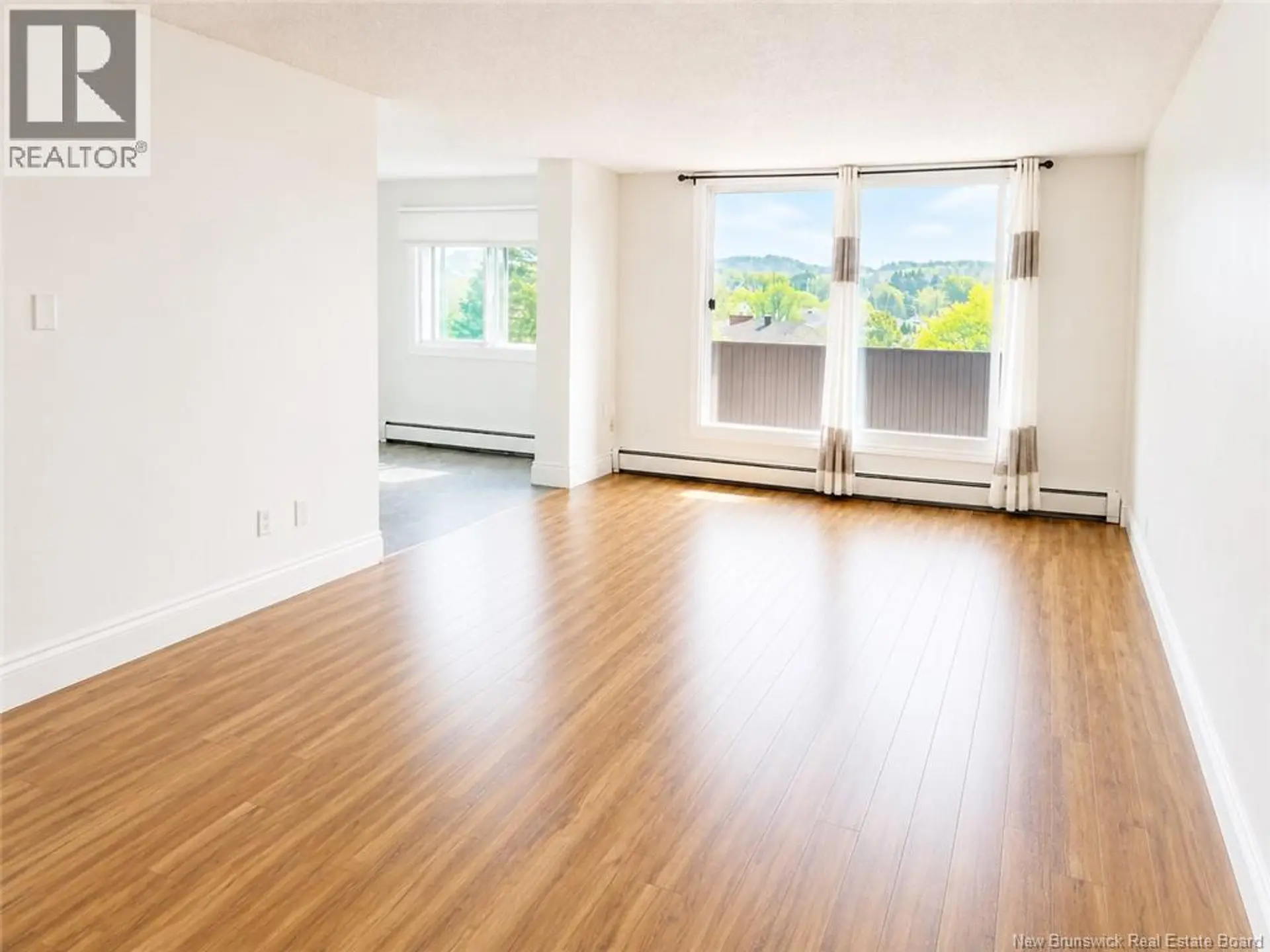 #304 310 Woodward Avenue - Image 5
