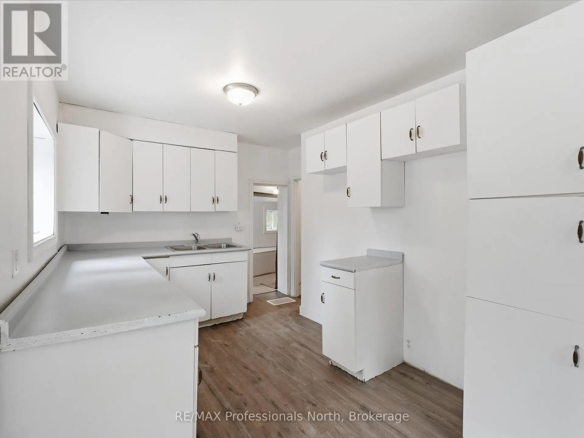 6 KITCHEN ROAD N - Image 2