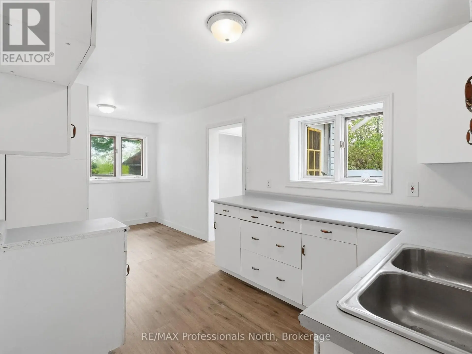 6 KITCHEN ROAD N - Image 3