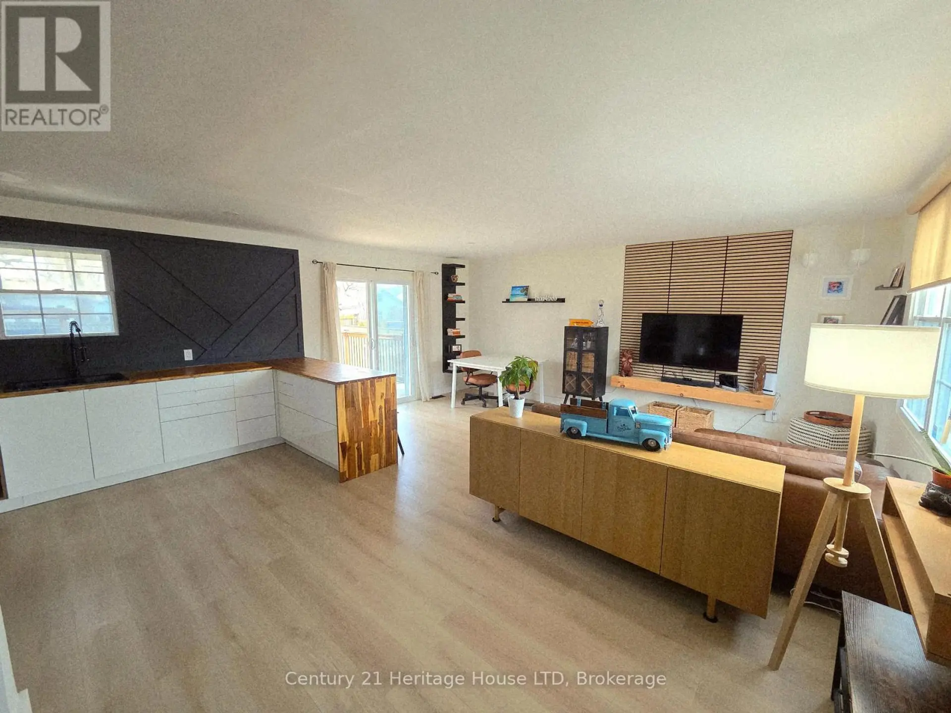 552 LAKEVIEW ROAD - Image 16