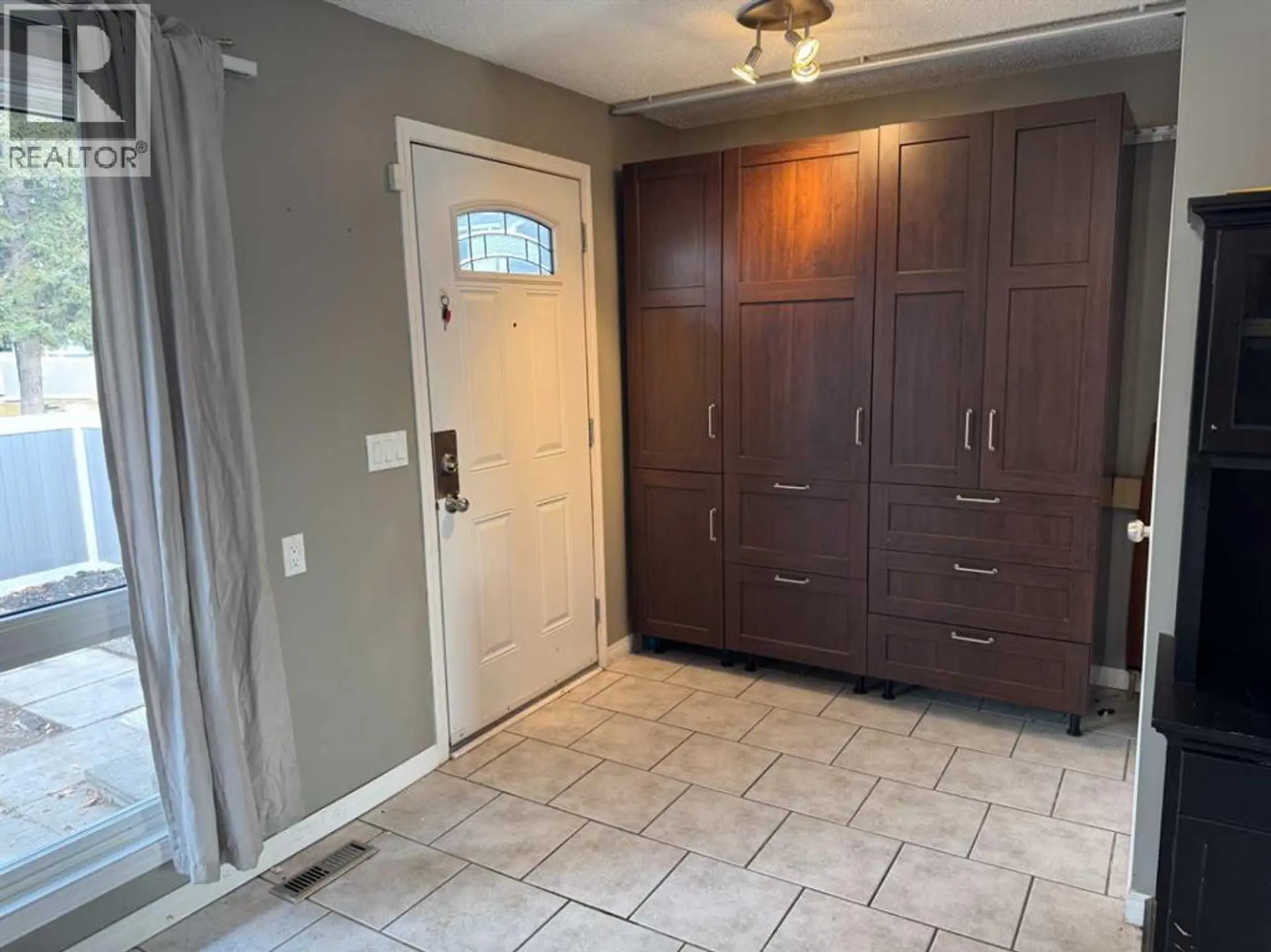 #8 220 Erin Mount Crescent SE - Image 6