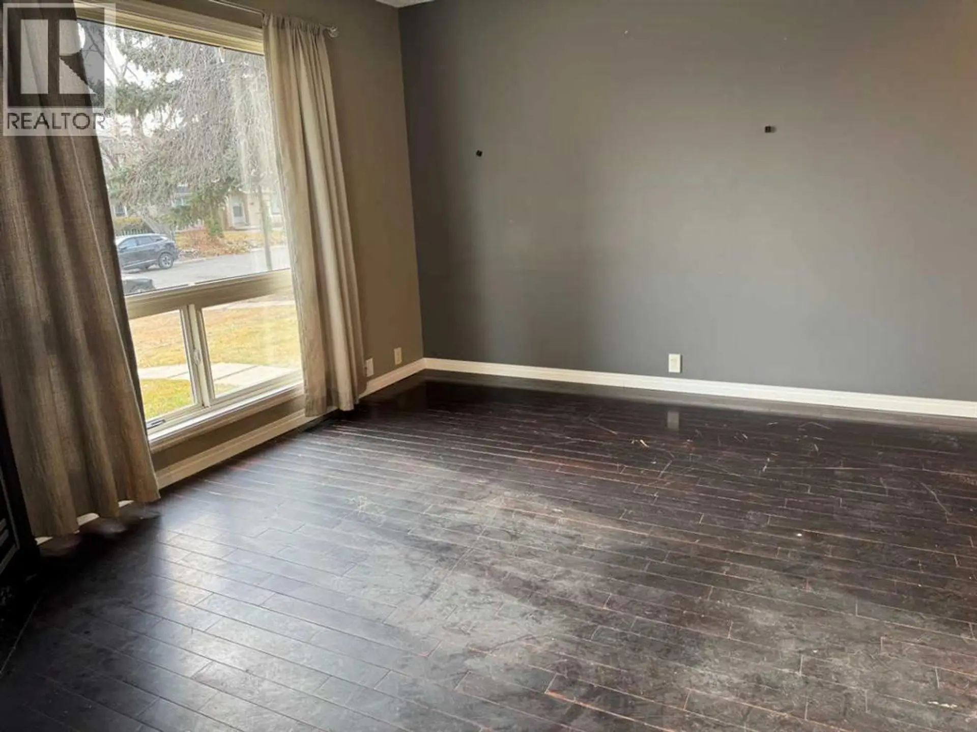 #8 220 Erin Mount Crescent SE - Image 3