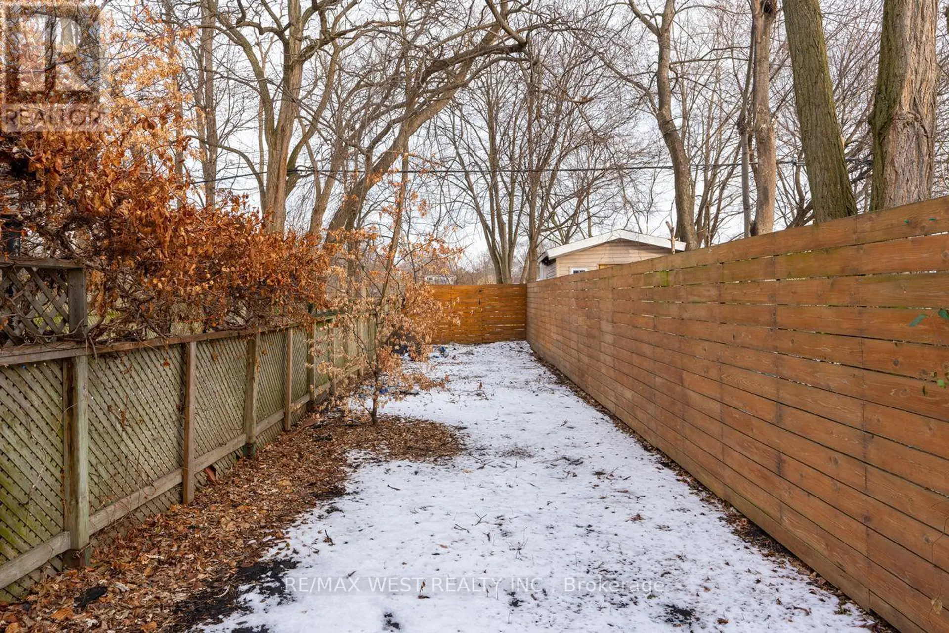 413 LESLIE STREET - Image 17
