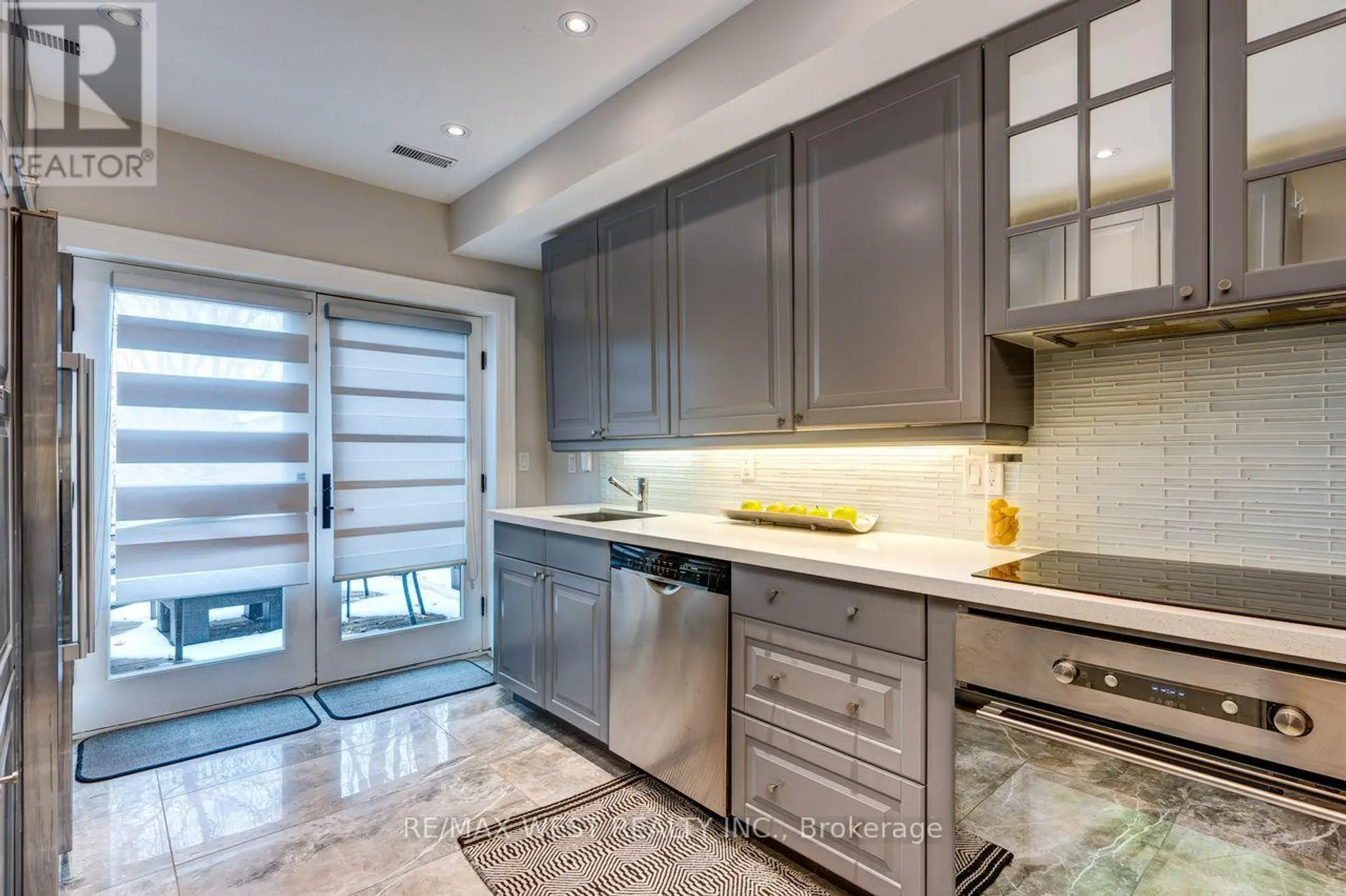 413 LESLIE STREET - Image 8