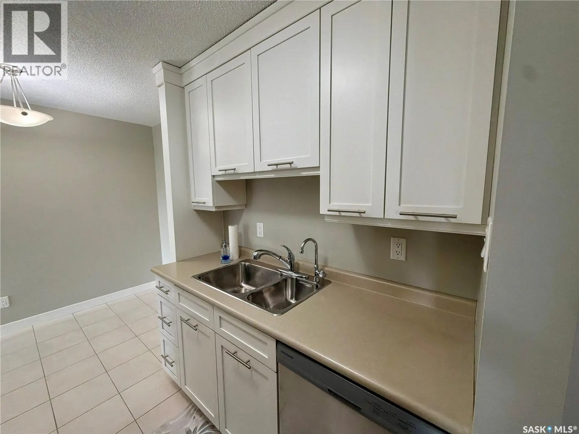 #206 4615 Rae STREET - Image 4