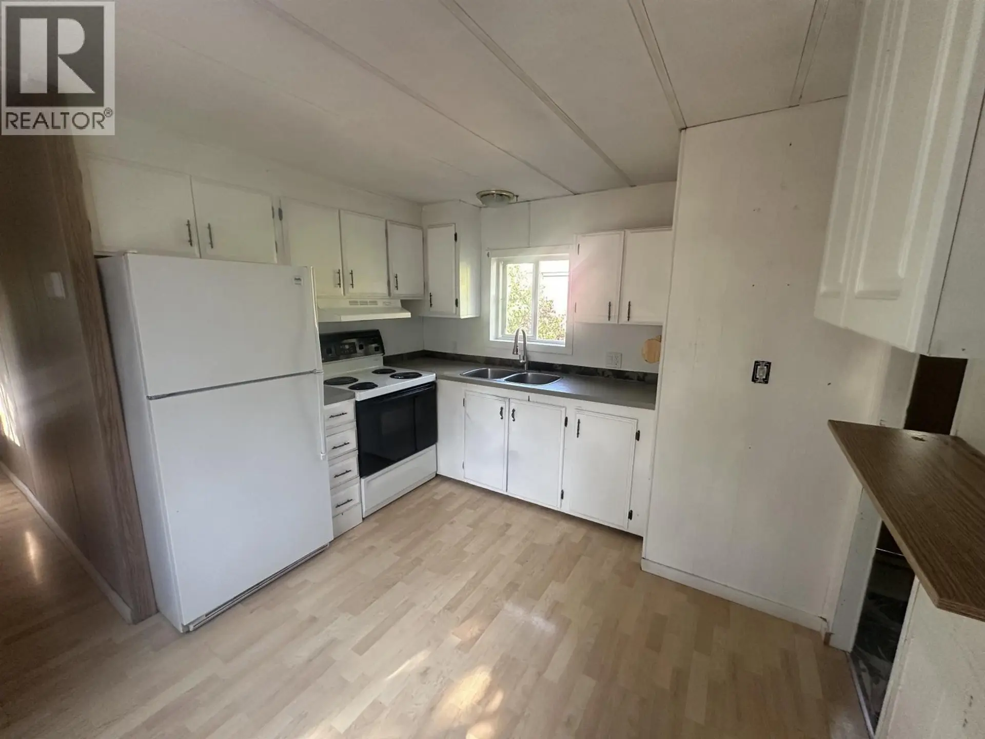 8724 75 STREET - Image 10