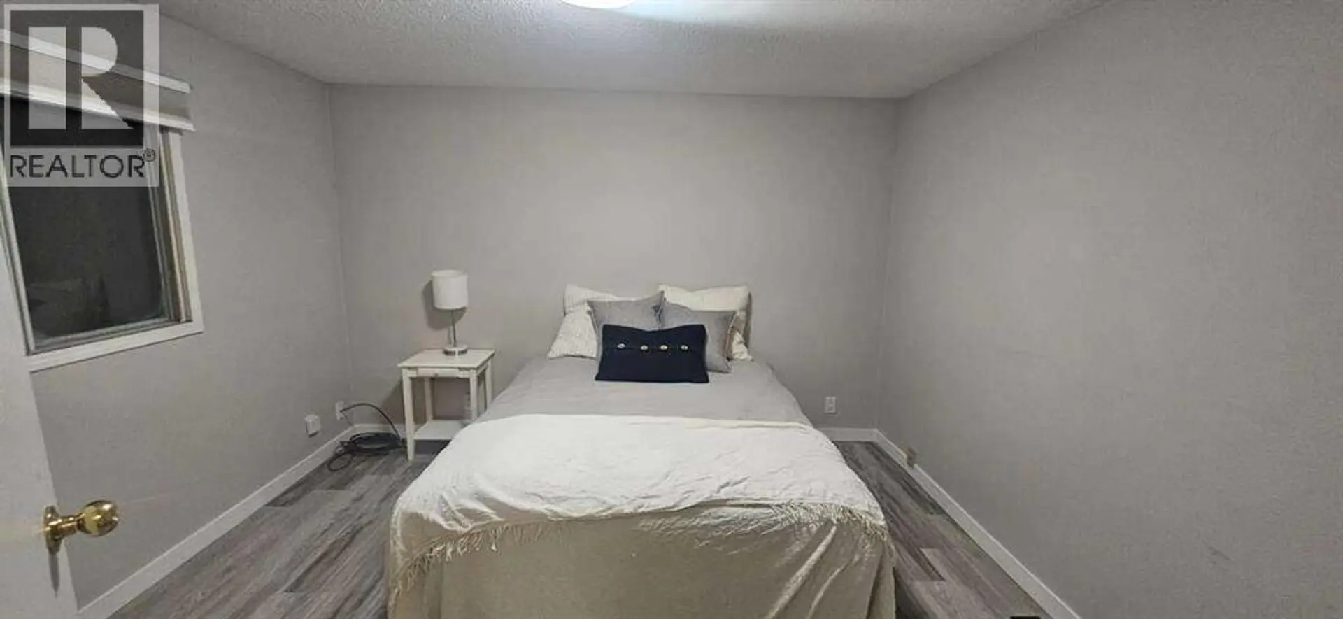 5489 51 Avenue - Image 8