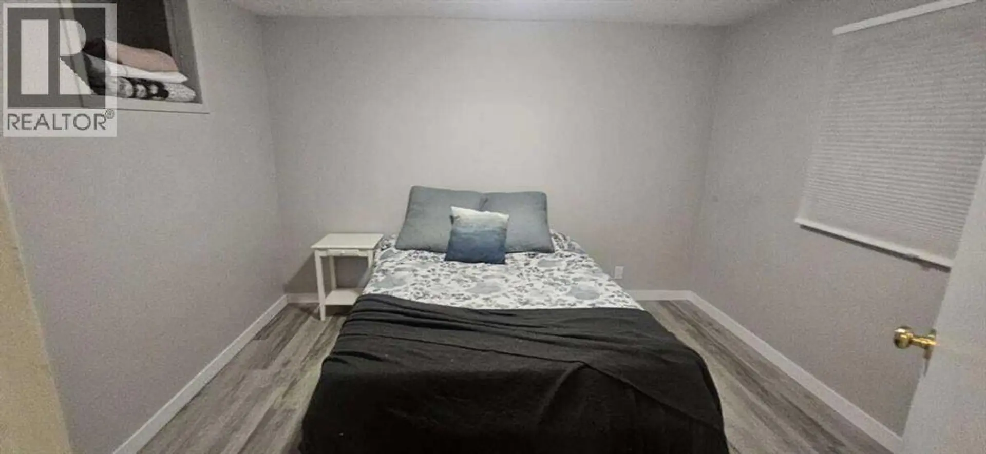 5489 51 Avenue - Image 7
