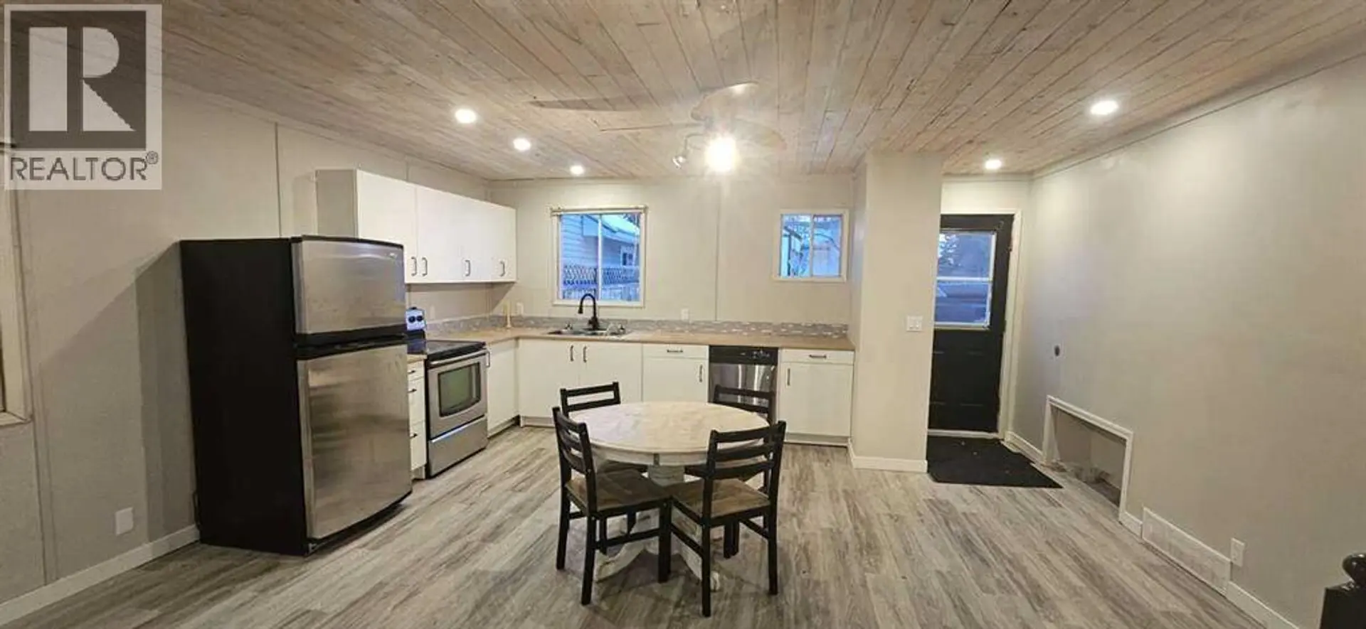 5489 51 Avenue - Image 4