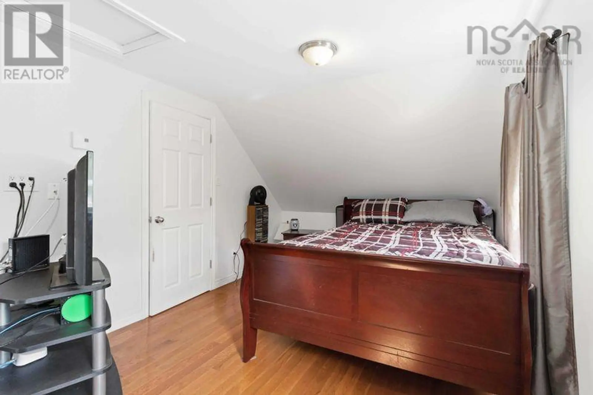 57 St Phillips Street - Image 9
