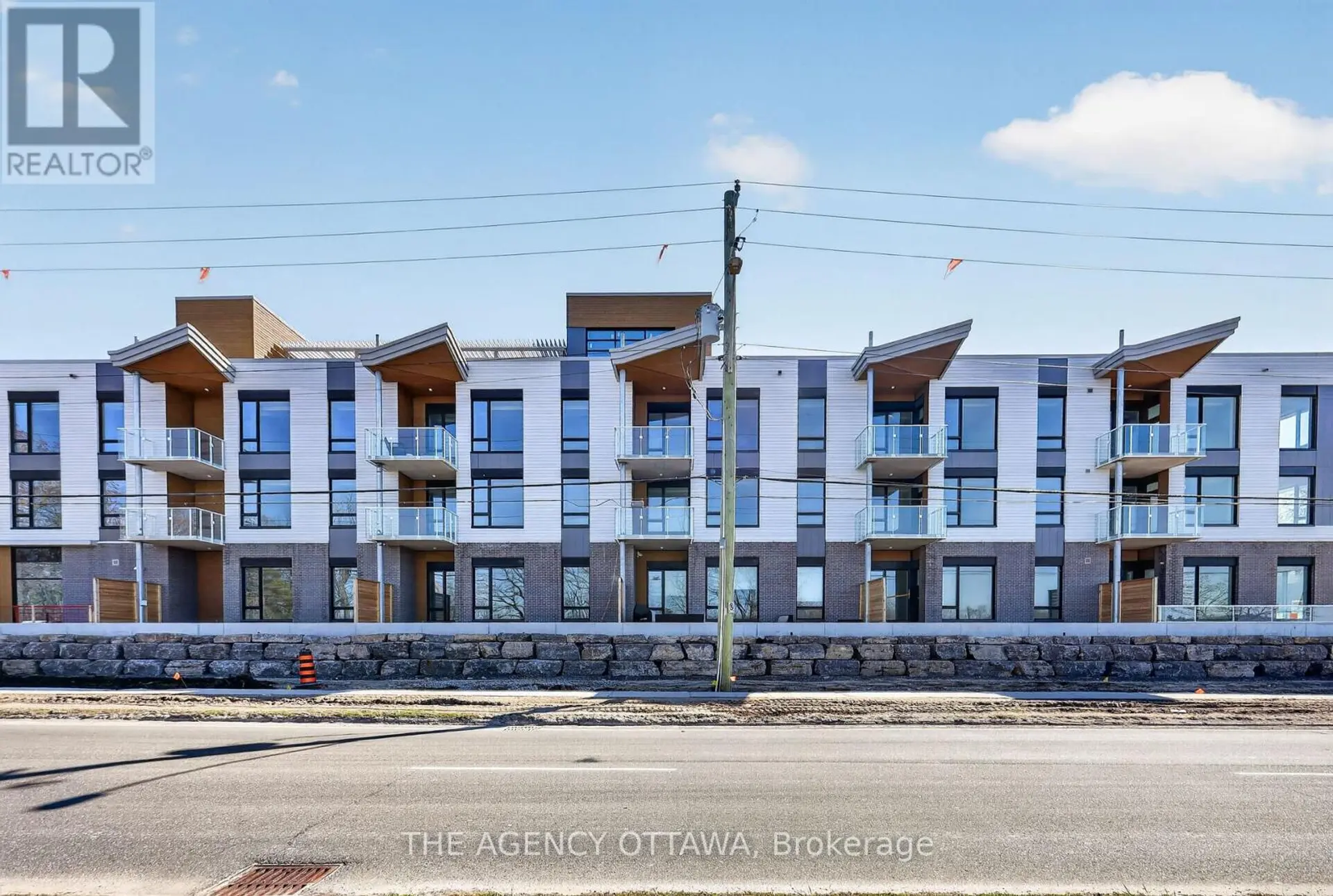 #304 3071 RIVERSIDE DRIVE - Image 1