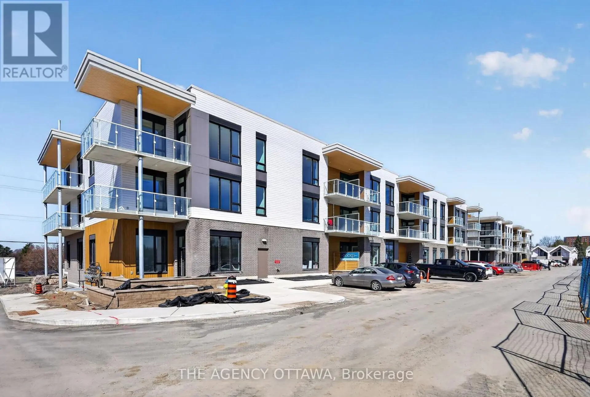 #304 3071 RIVERSIDE DRIVE - Image 2