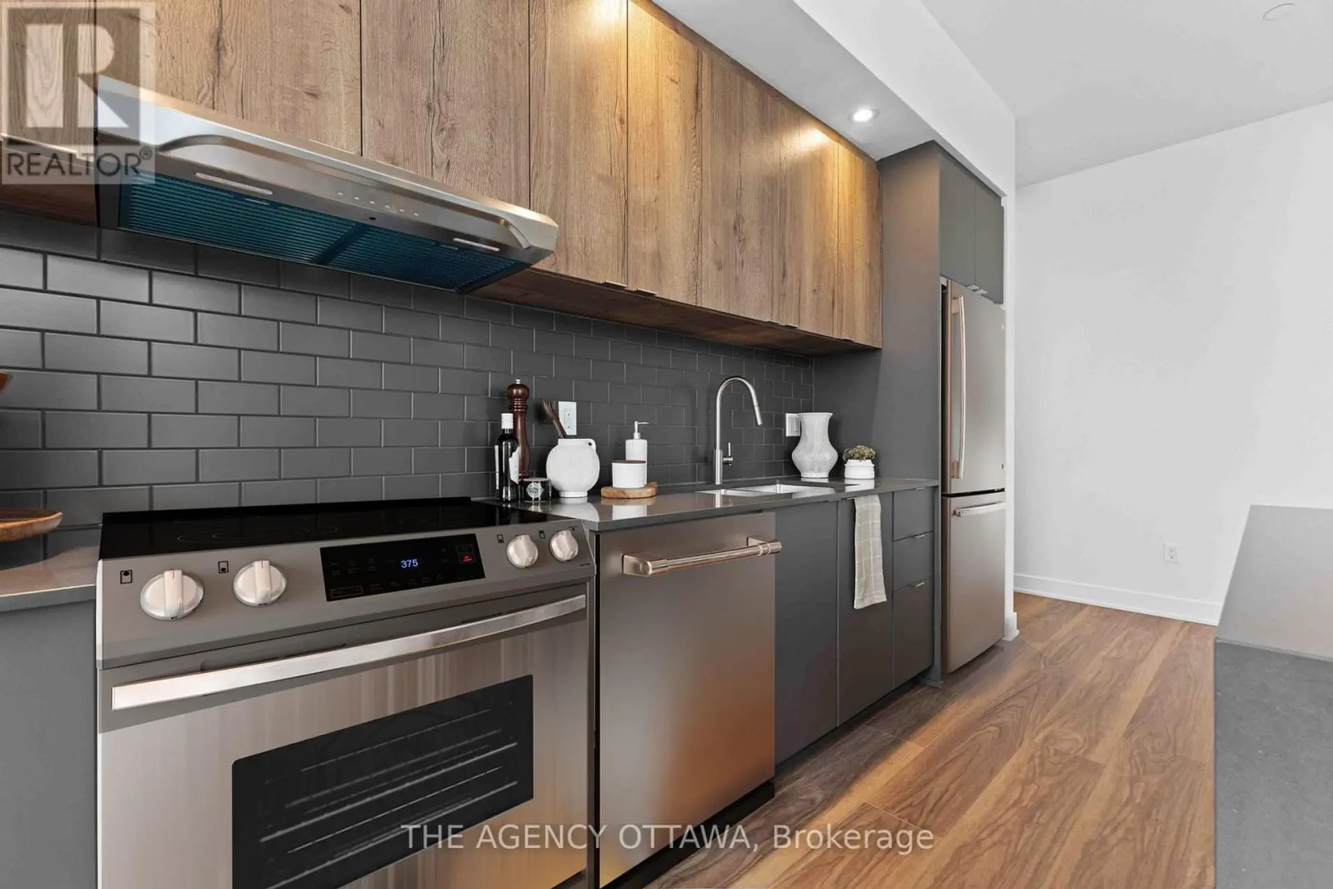 #304 3071 RIVERSIDE DRIVE - Image 6
