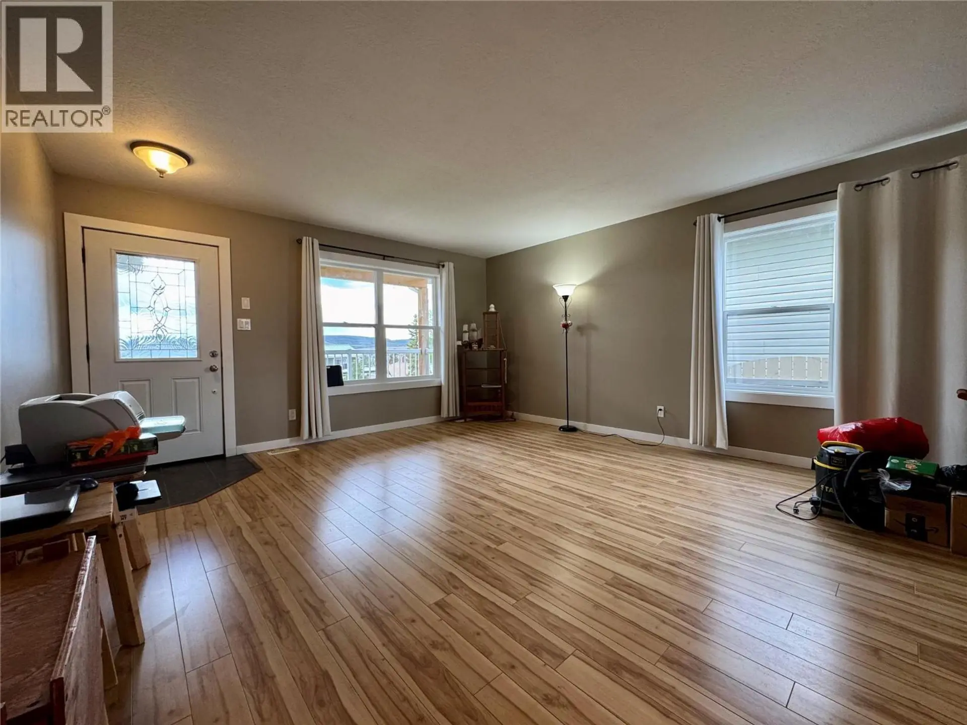 704 99 Avenue - Image 2