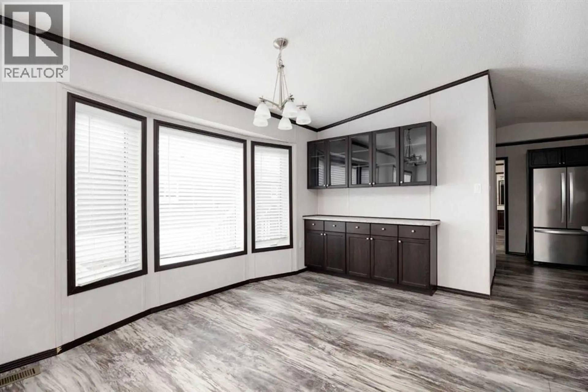 725 Beacon Hill Drive - Image 4