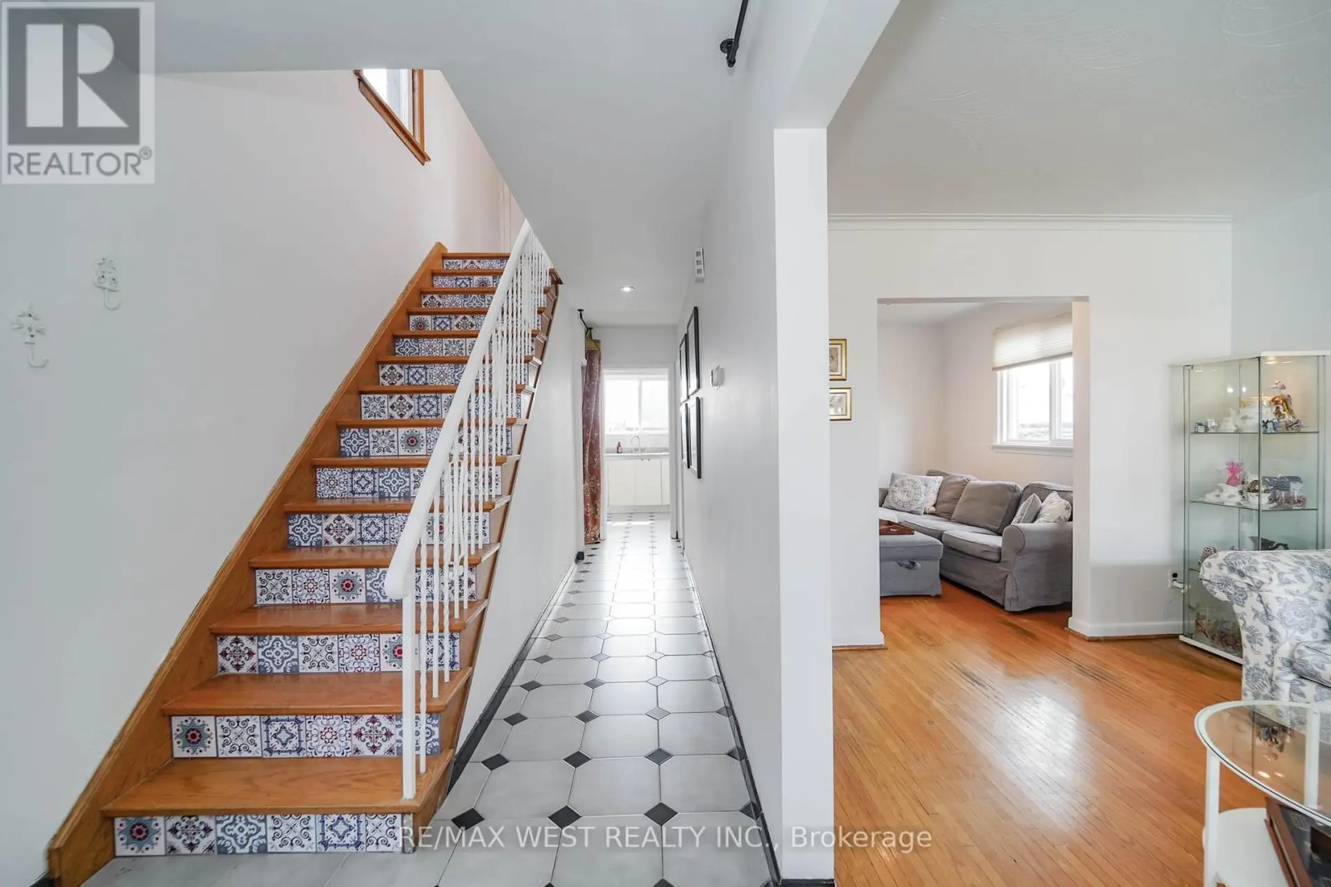 11 HELEN AVENUE - Image 2