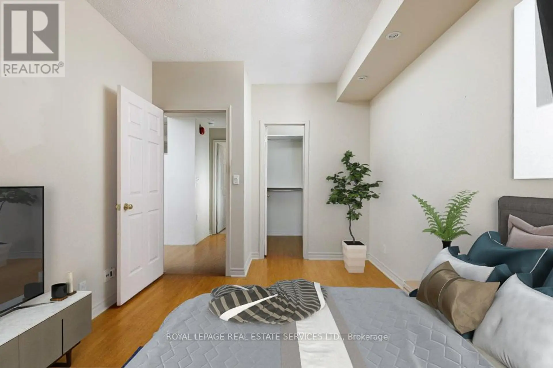#305 935 ROYAL YORK ROAD - Image 12